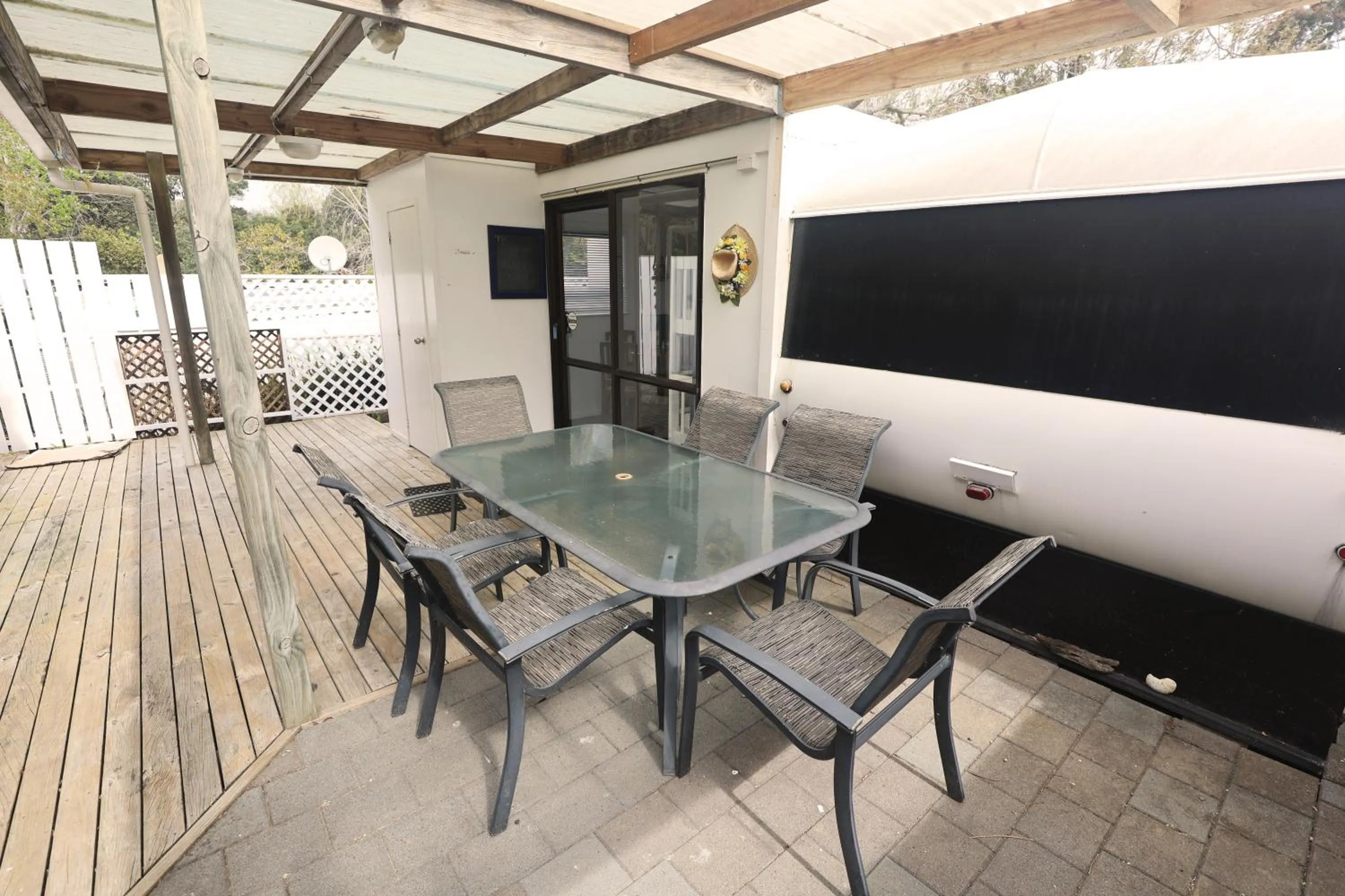 Patio in Orere Point TOP 10 Holiday Park