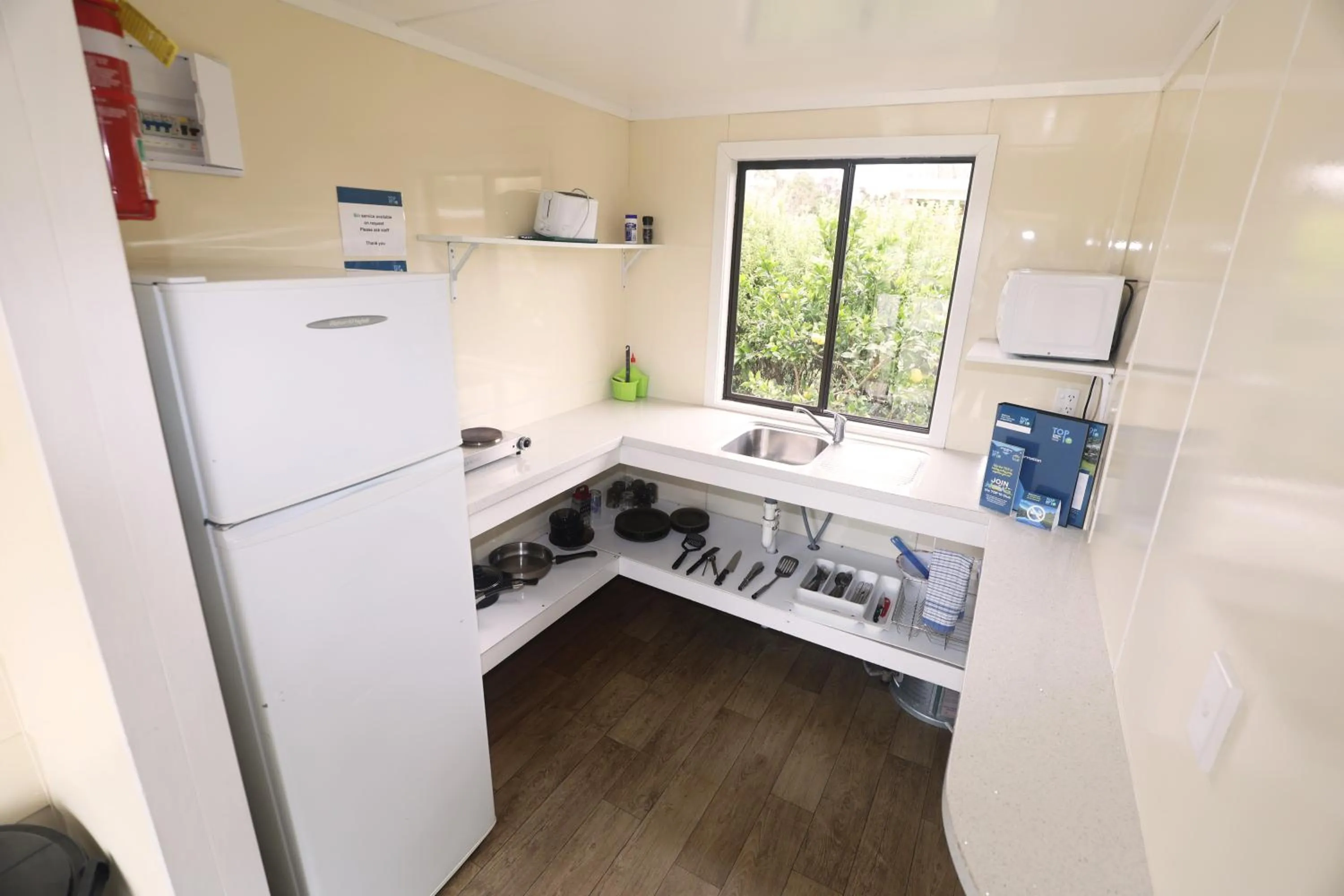 Kitchen or kitchenette in Orere Point TOP 10 Holiday Park