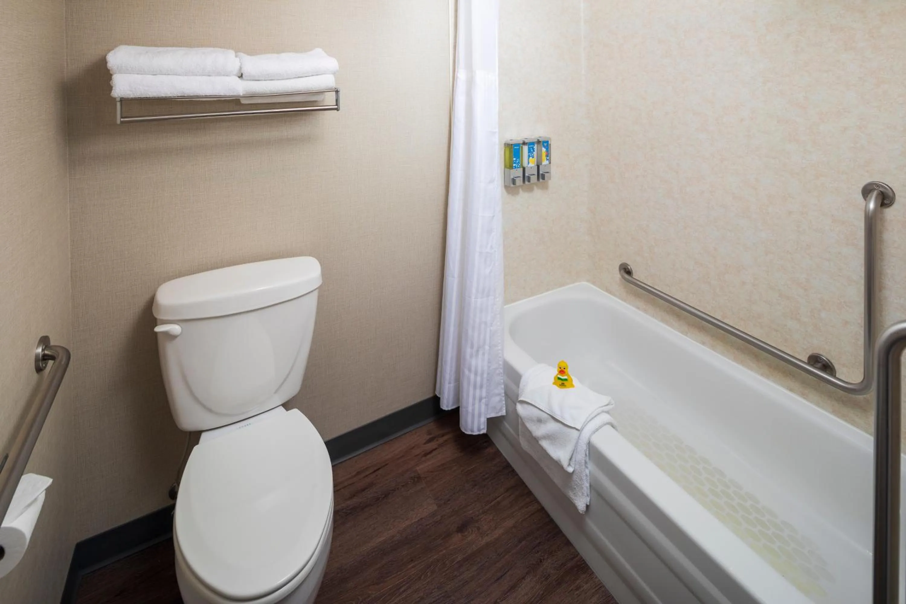 Bathroom in Accent Inns Kelowna