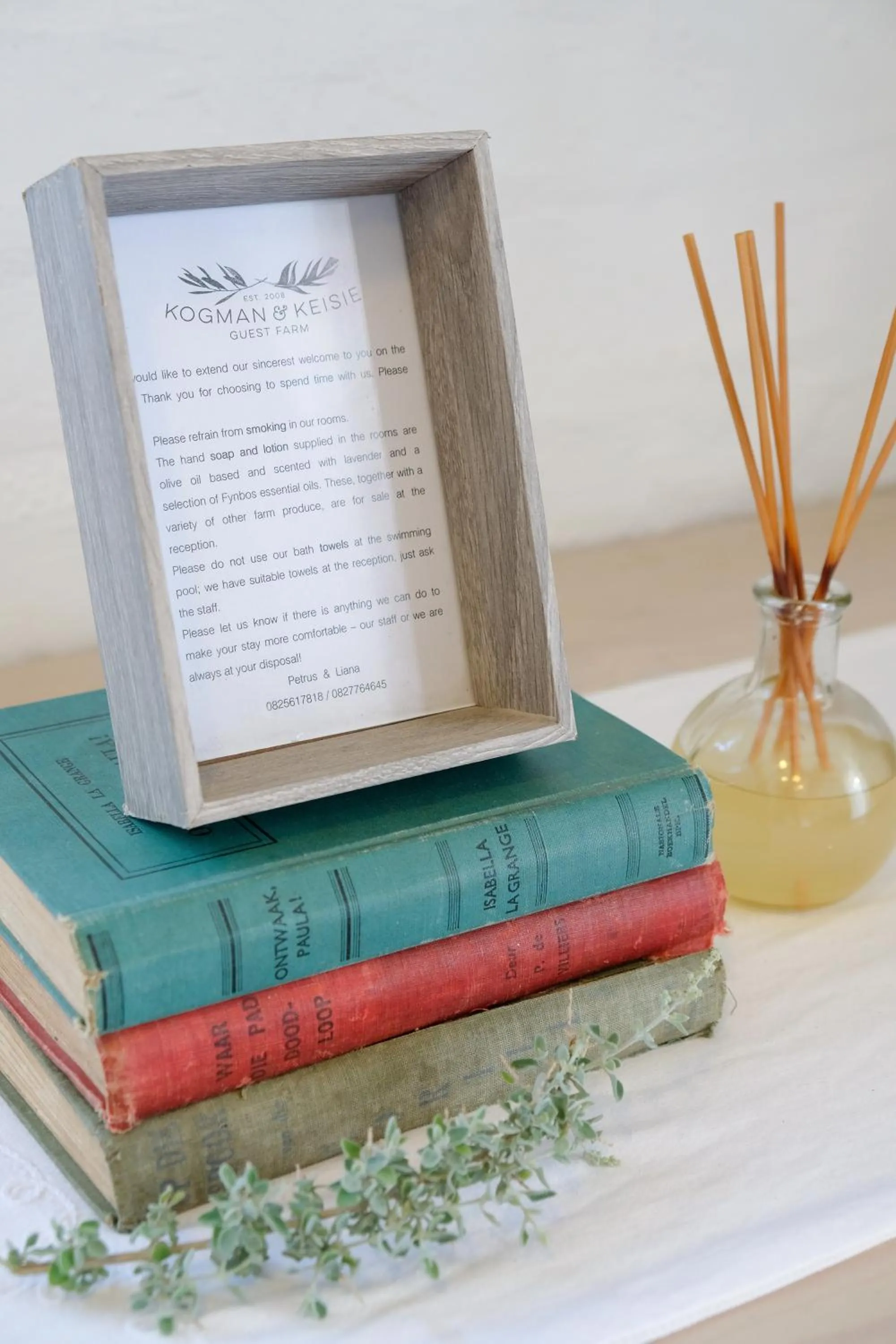 Library in Kogman & Keisie Guest Farm