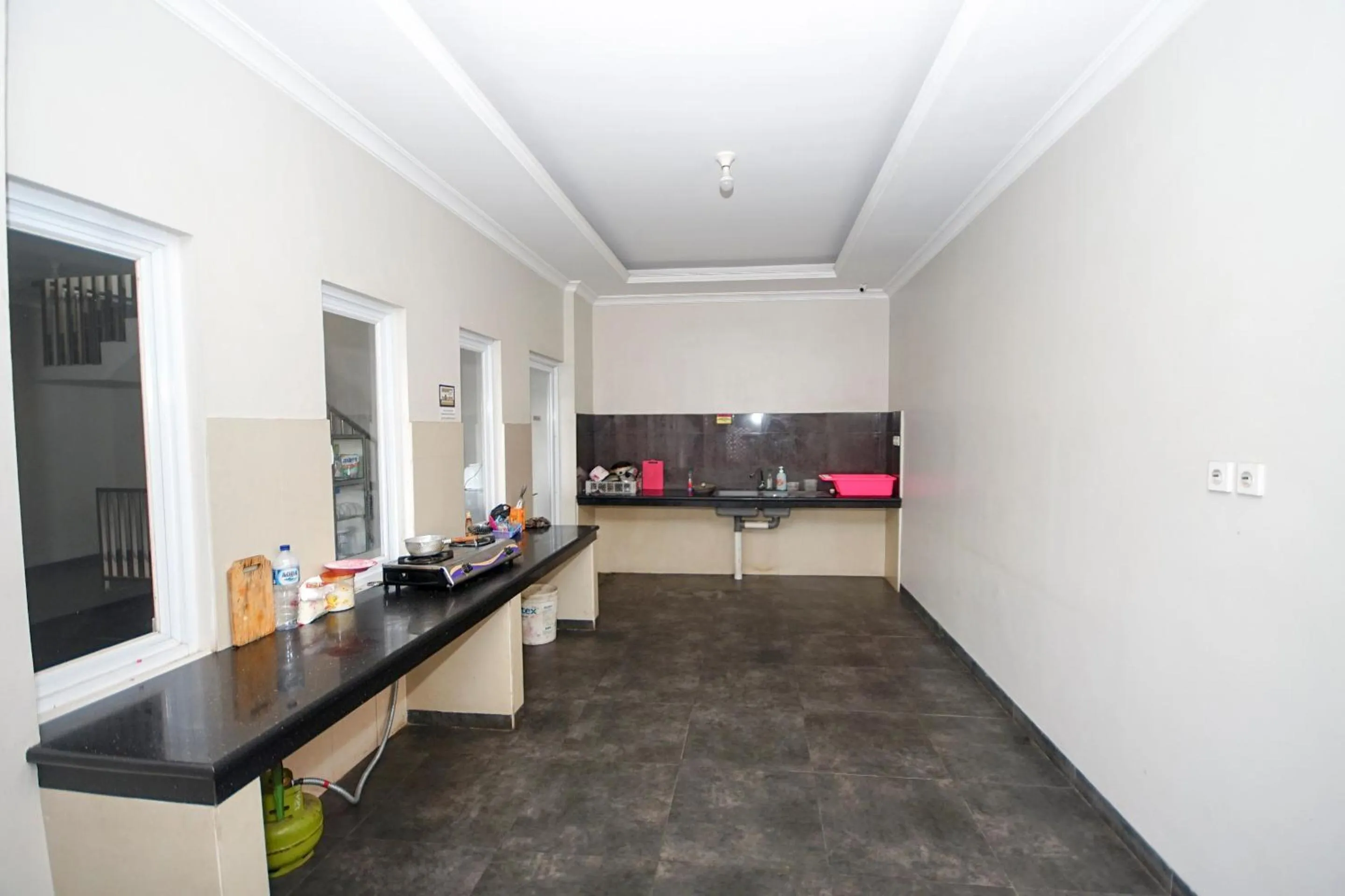 Kitchen or kitchenette in Super OYO 270 Madinah Residence Syariah