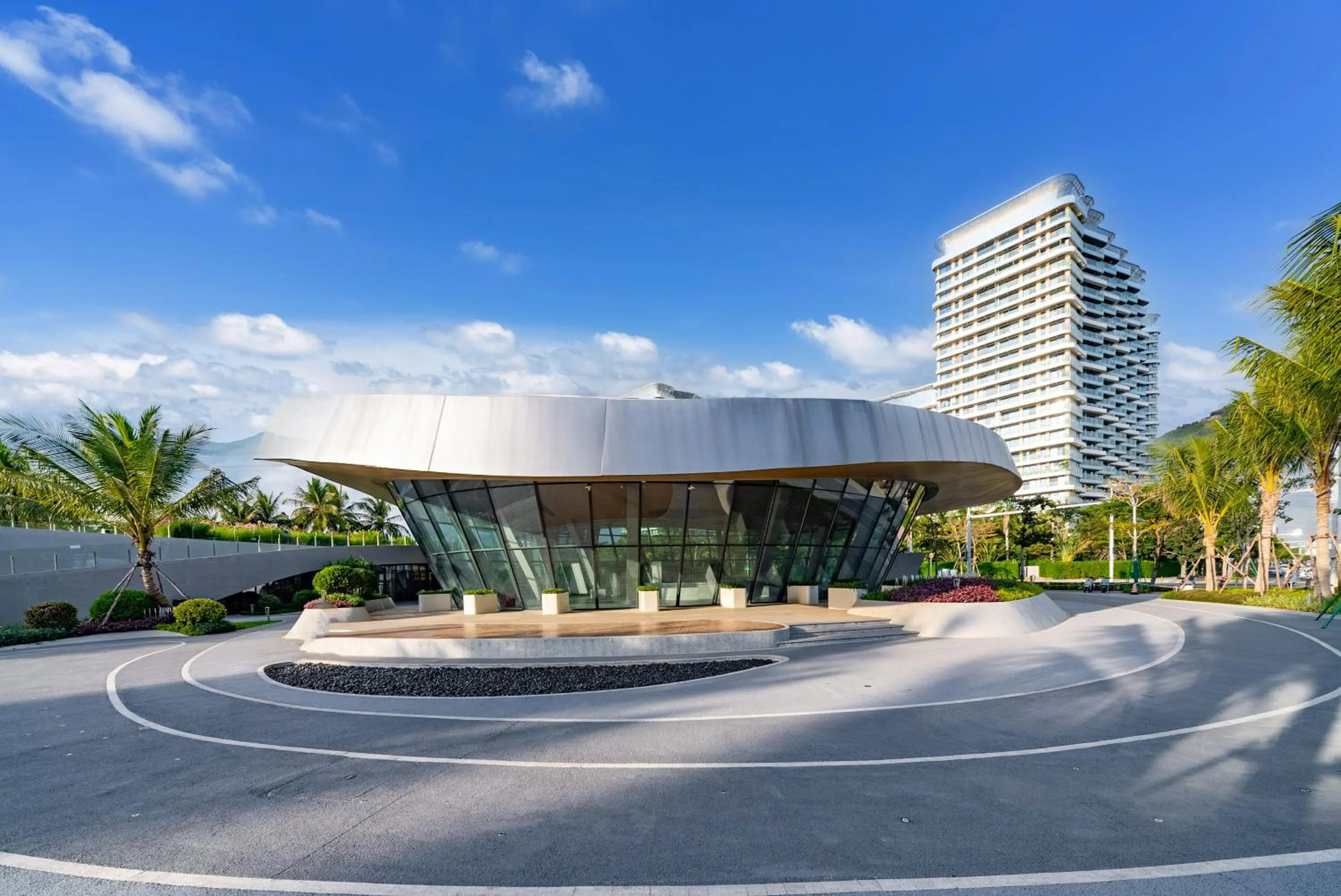 Property building in Elnob Seaview Aparthotel Hai Tang Bay Sanya