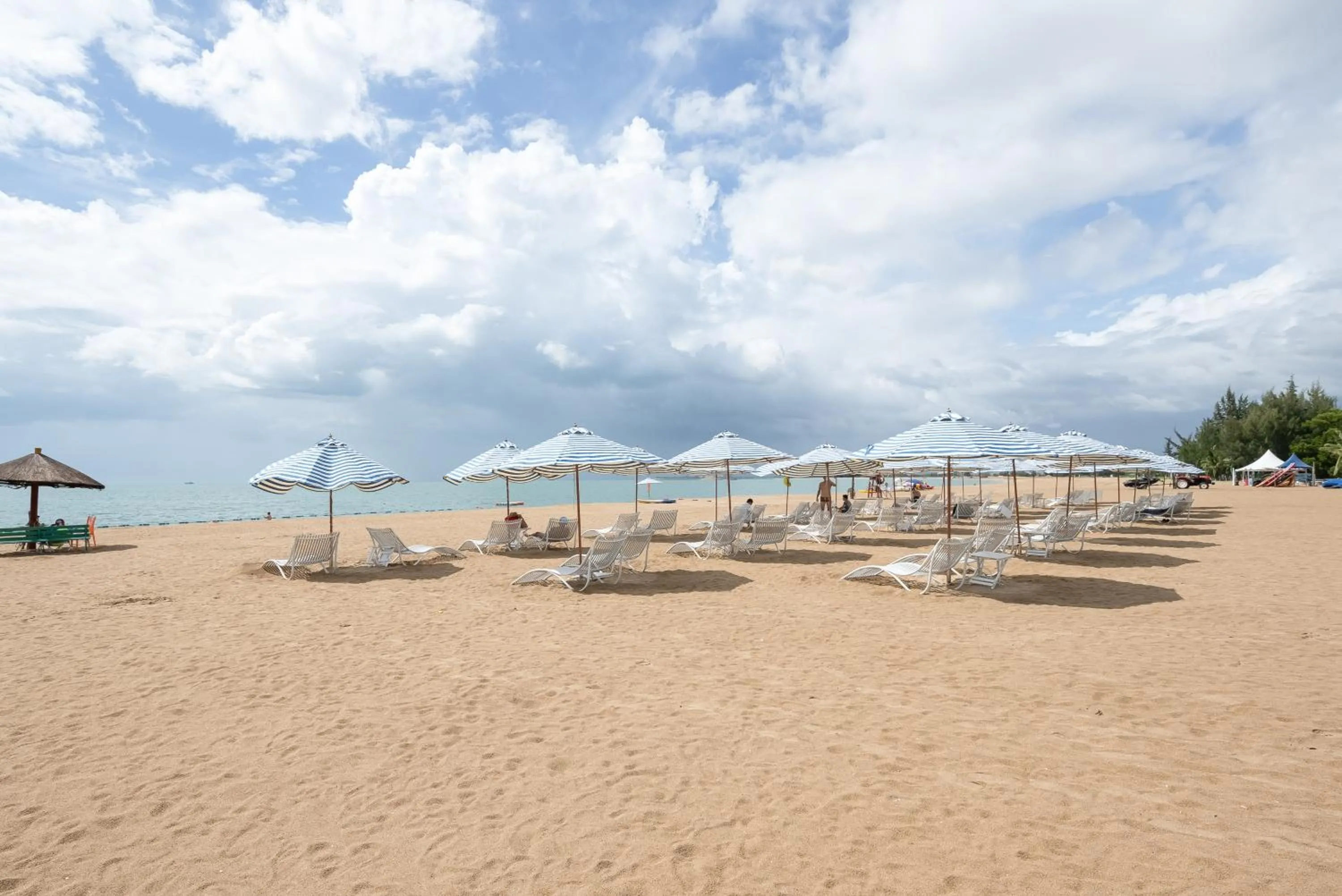 Beach in Elnob Seaview Aparthotel Hai Tang Bay Sanya