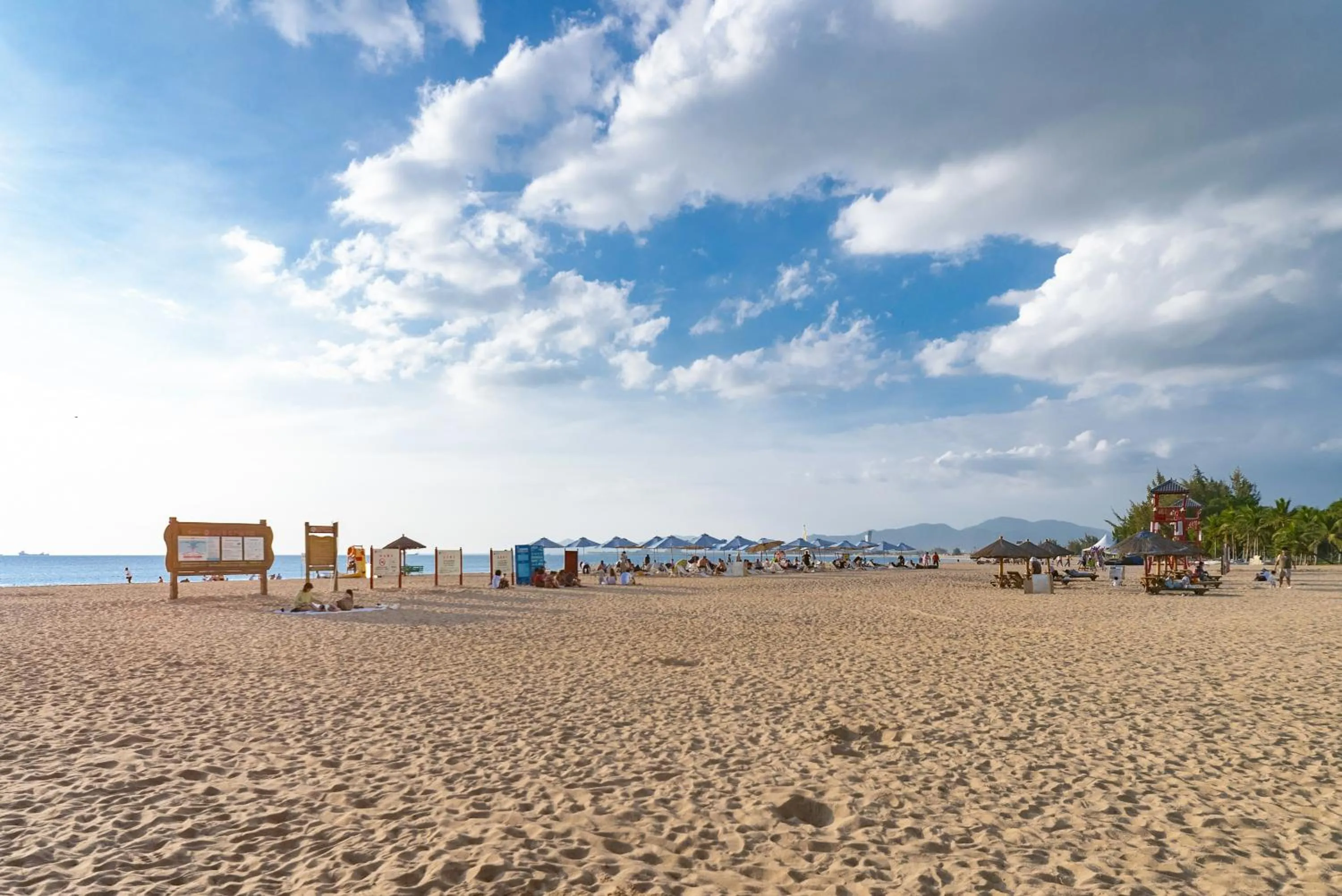 Beach in Elnob Seaview Aparthotel Hai Tang Bay Sanya