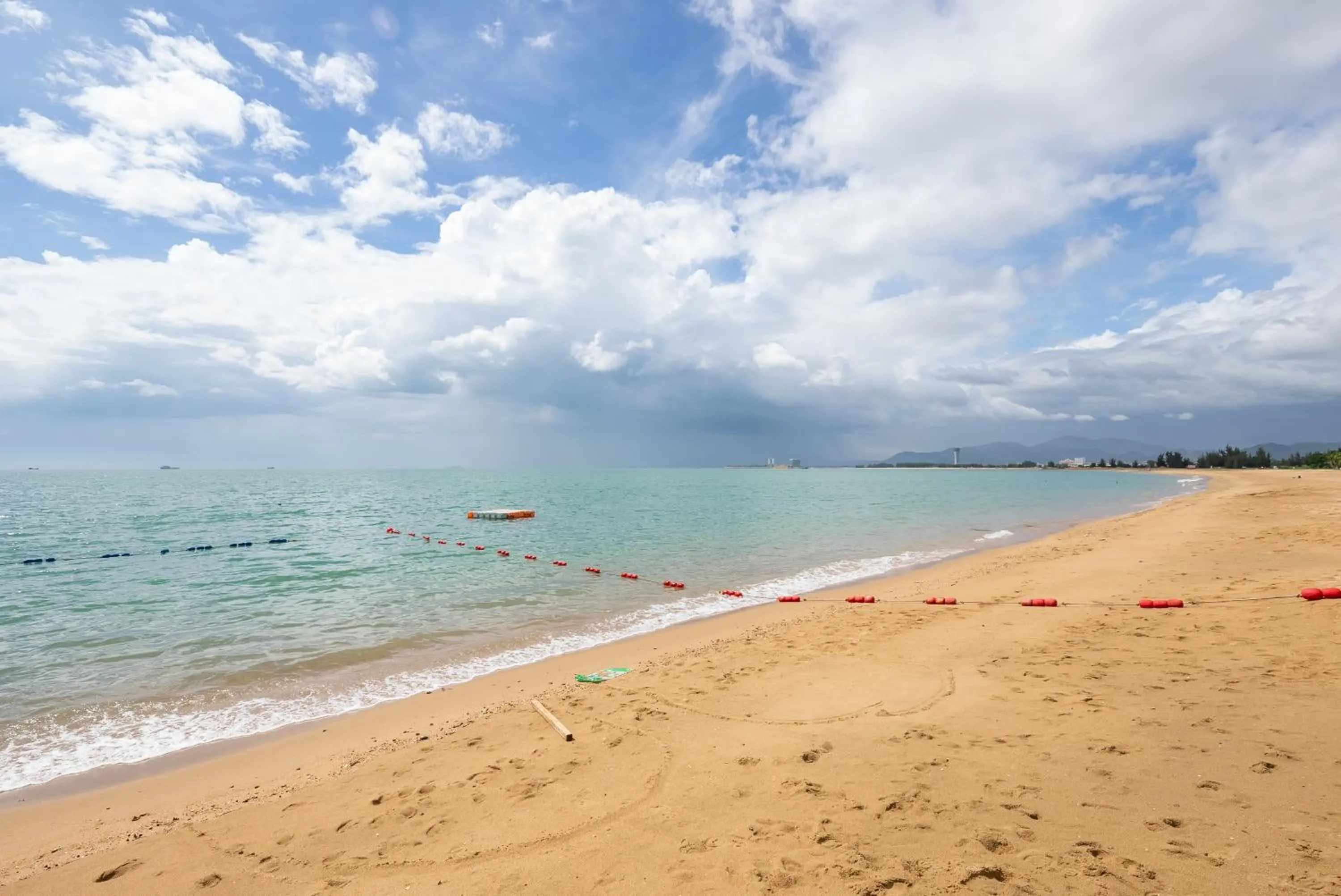 Beach in Elnob Seaview Aparthotel Hai Tang Bay Sanya