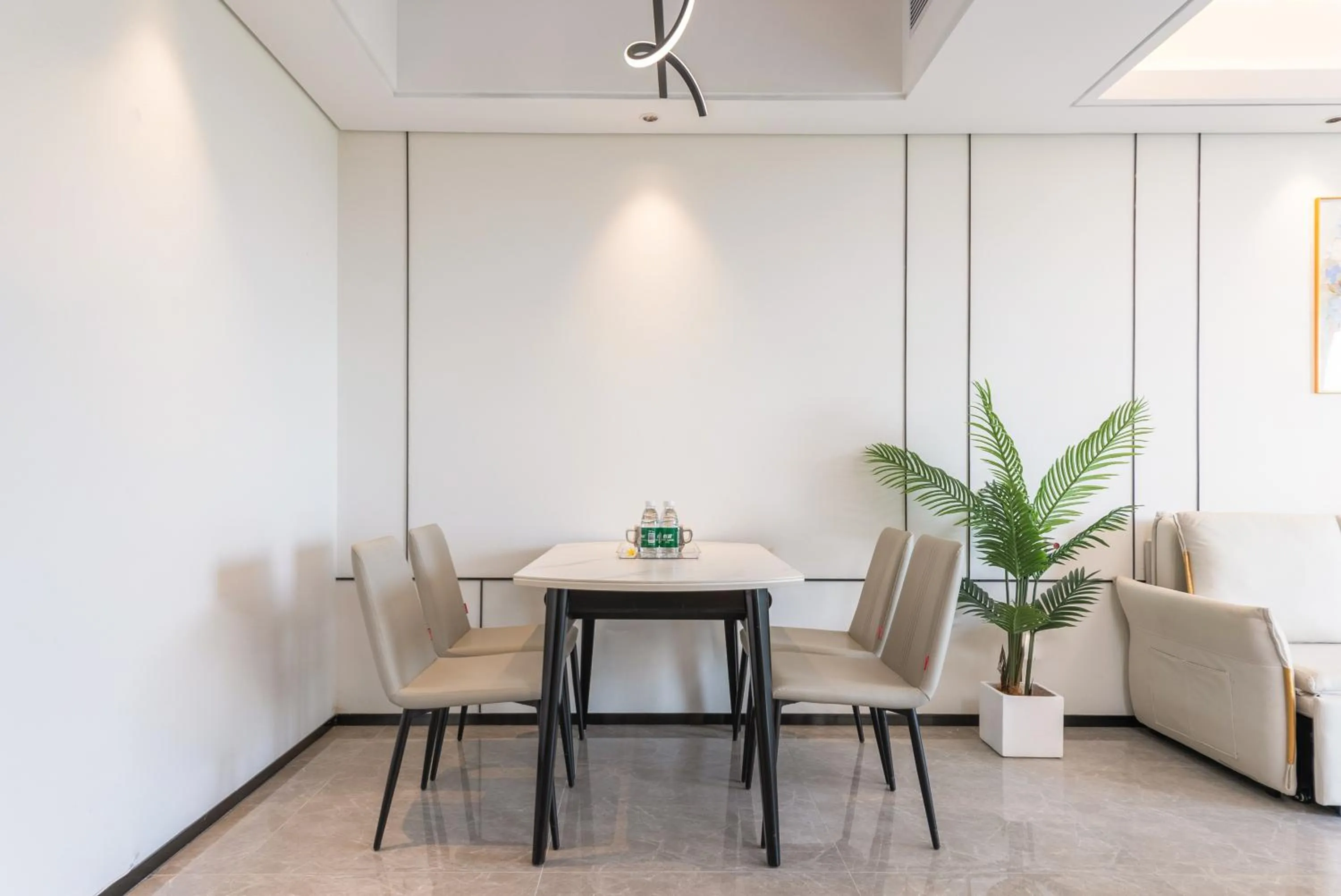 Dining area in Elnob Seaview Aparthotel Hai Tang Bay Sanya