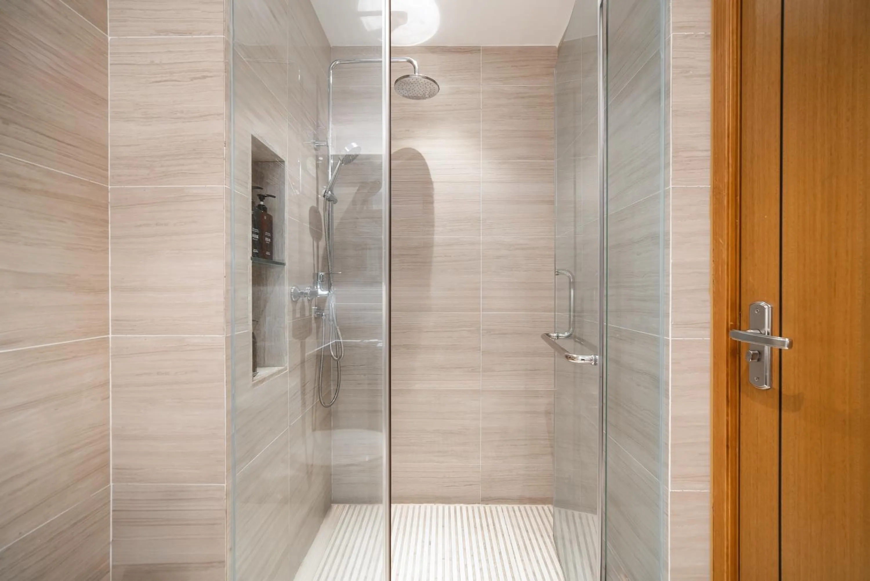 Shower in Elnob Seaview Aparthotel Hai Tang Bay Sanya