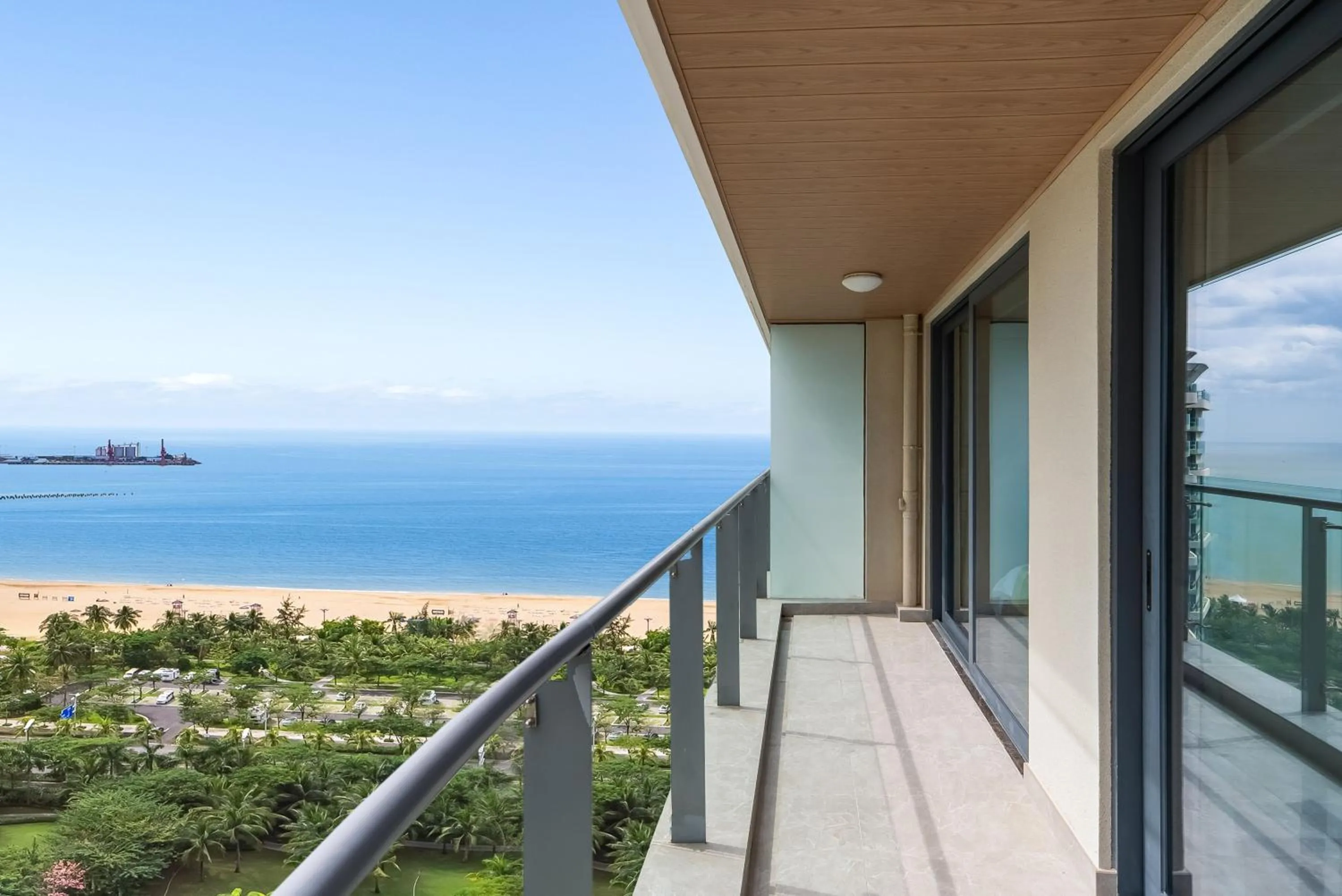 Balcony/Terrace in Elnob Seaview Aparthotel Hai Tang Bay Sanya