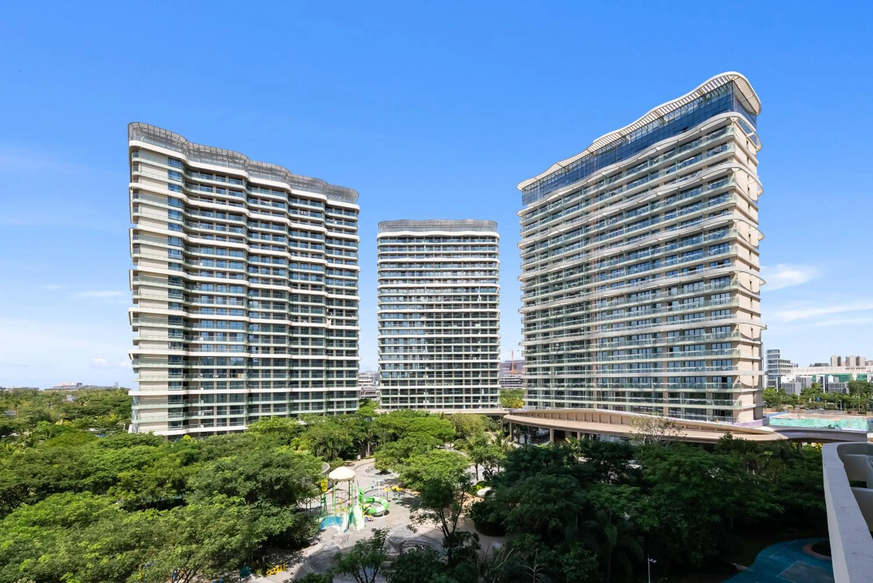 Property building in Elnob Seaview Aparthotel Hai Tang Bay Sanya