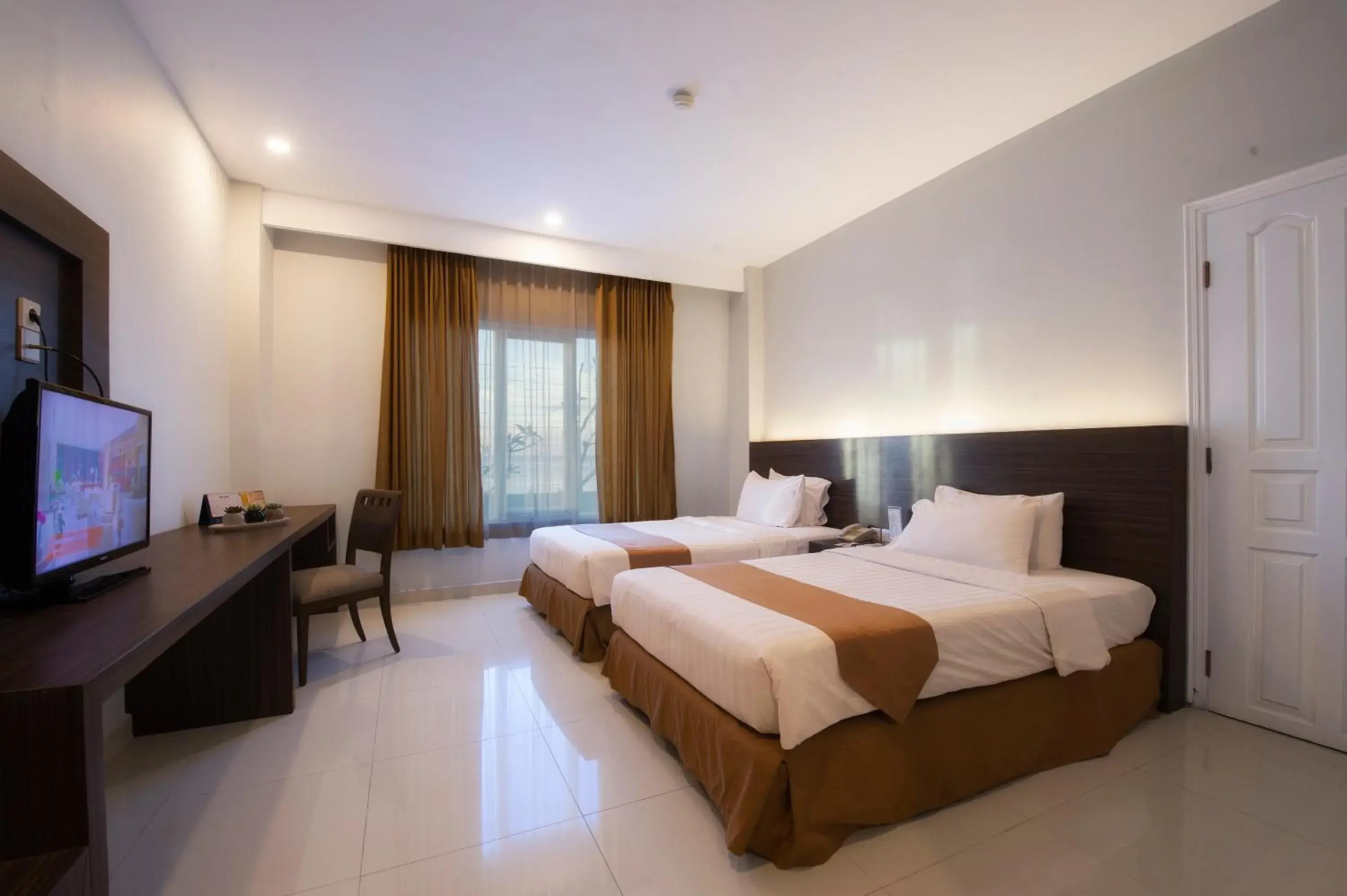Superior Double or Twin Room with Sea View in Kristal Hotel Kupang Superior Double or Twin Room with Sea View in Kristal Hotel Kupang