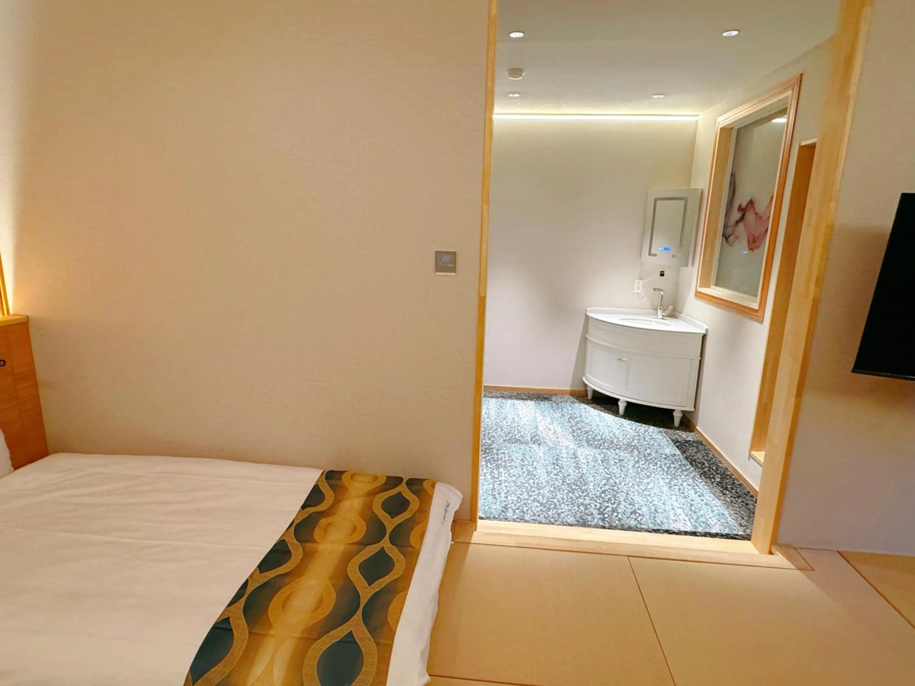 Photo of the whole room, Bed in Hakuba Sun Valley Hotel