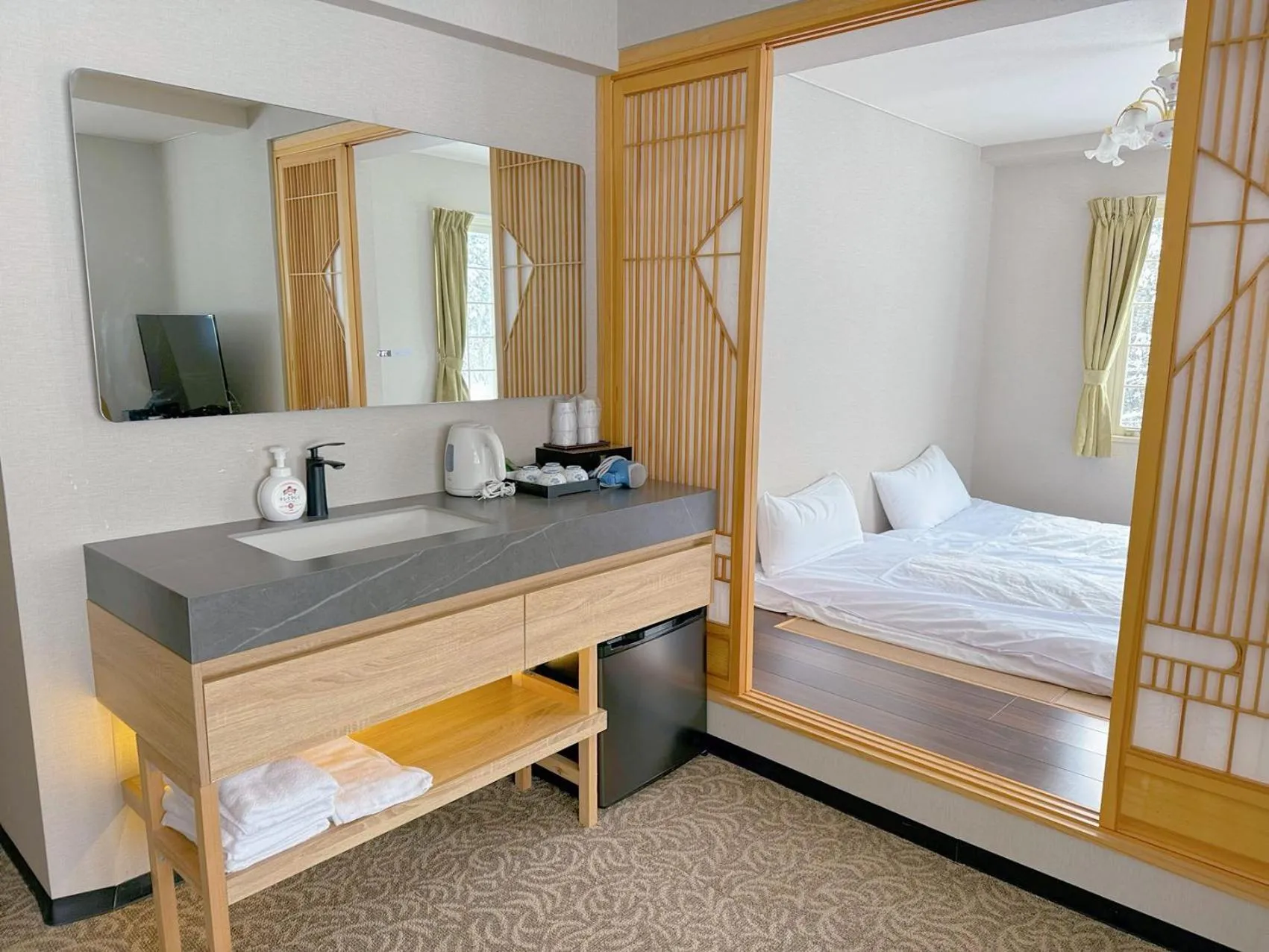 Swimming pool, Bed in Hakuba Sun Valley Hotel