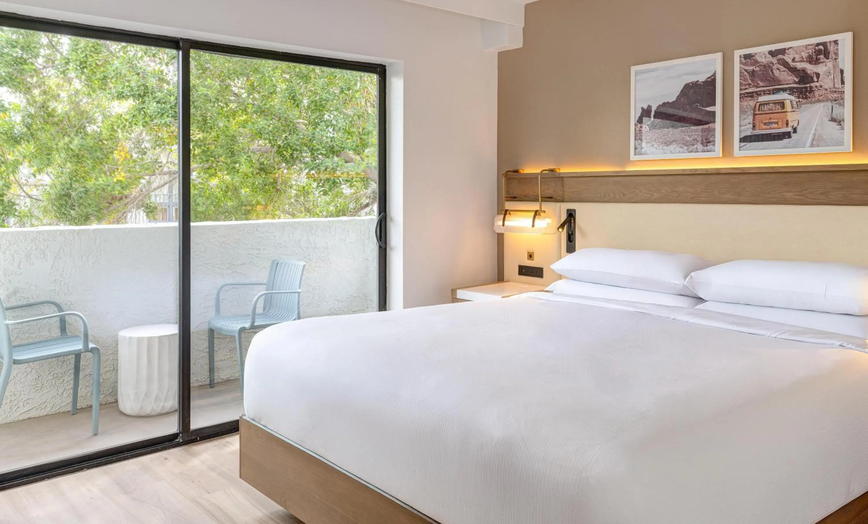 Bed in Hilton Phoenix Resort at the Peak