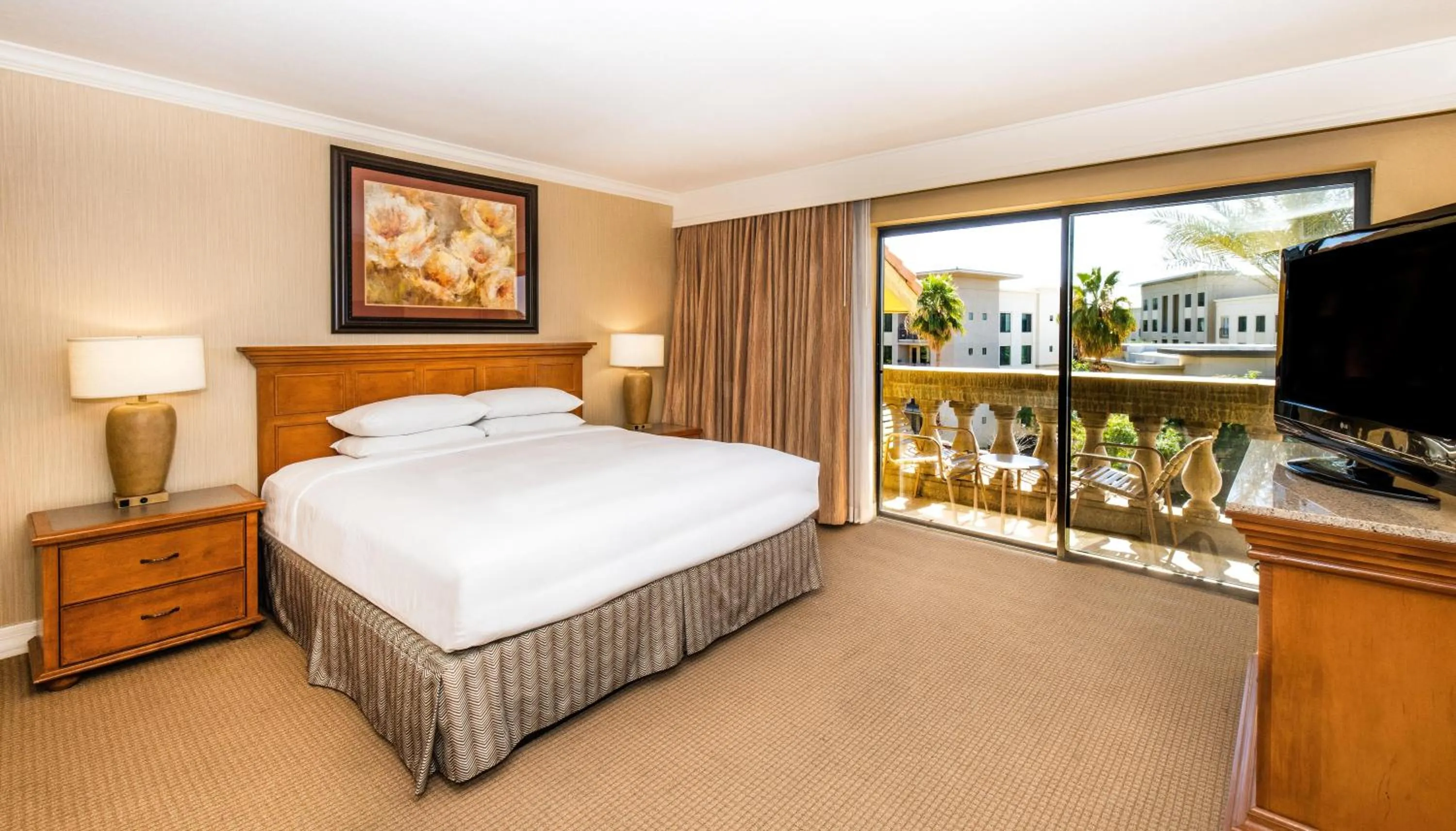 Bed in Hilton Phoenix Resort at the Peak