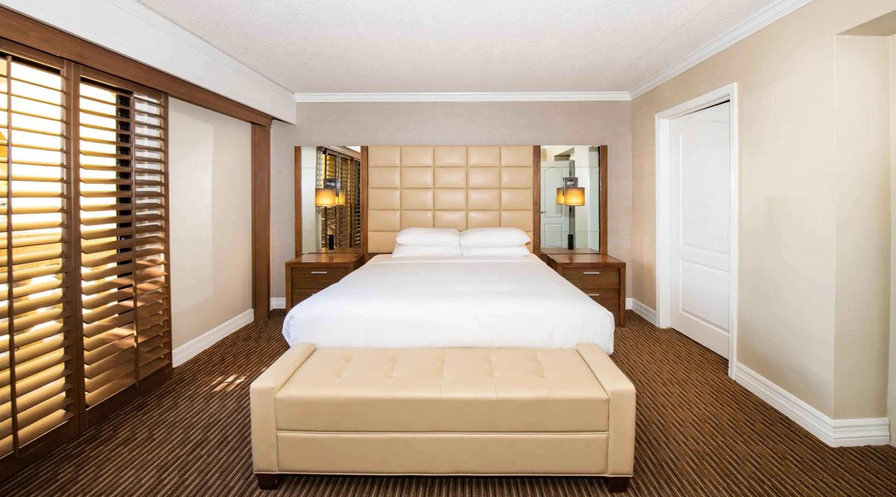 Bed in Hilton Phoenix Resort at the Peak