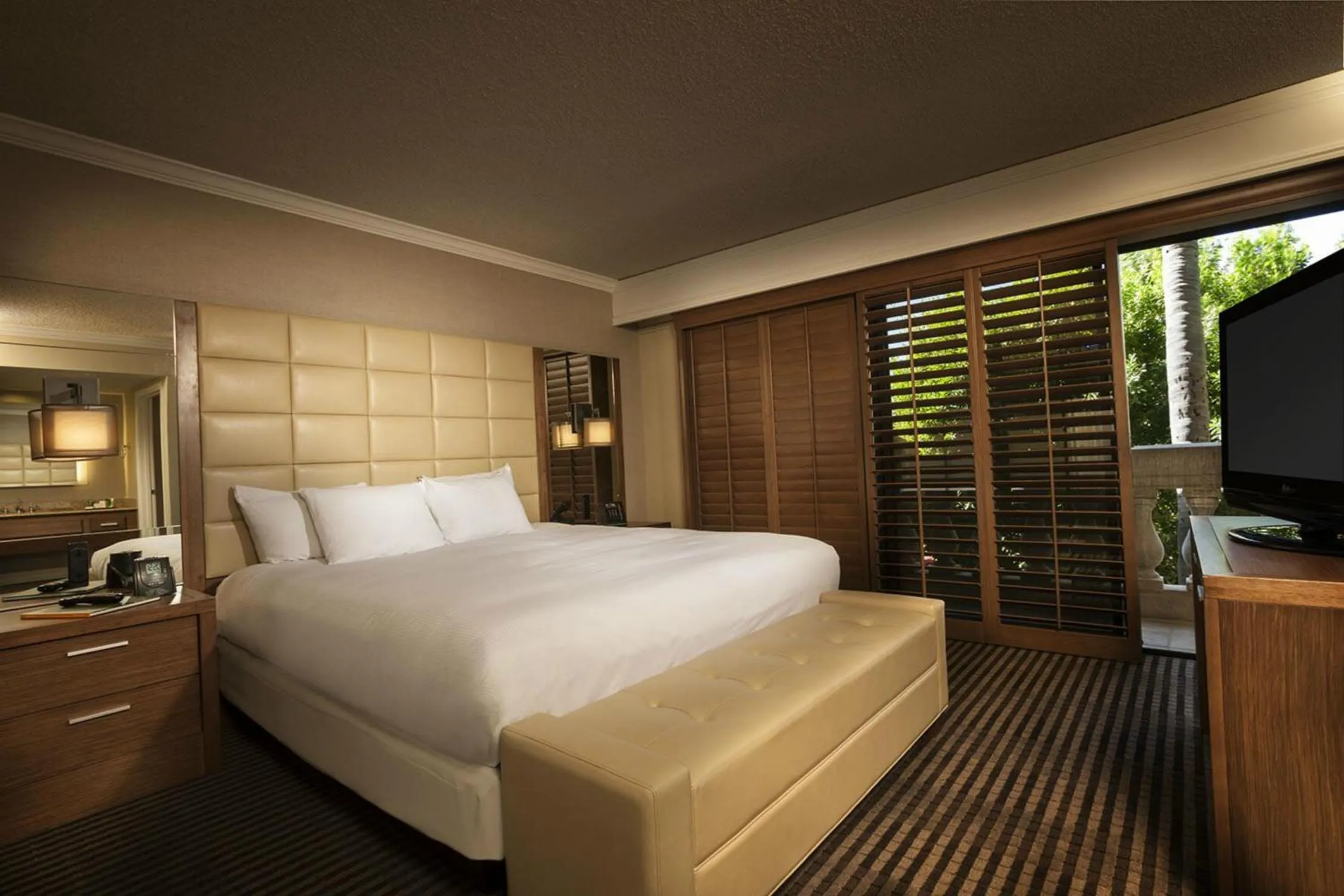 Bed in Hilton Phoenix Resort at the Peak