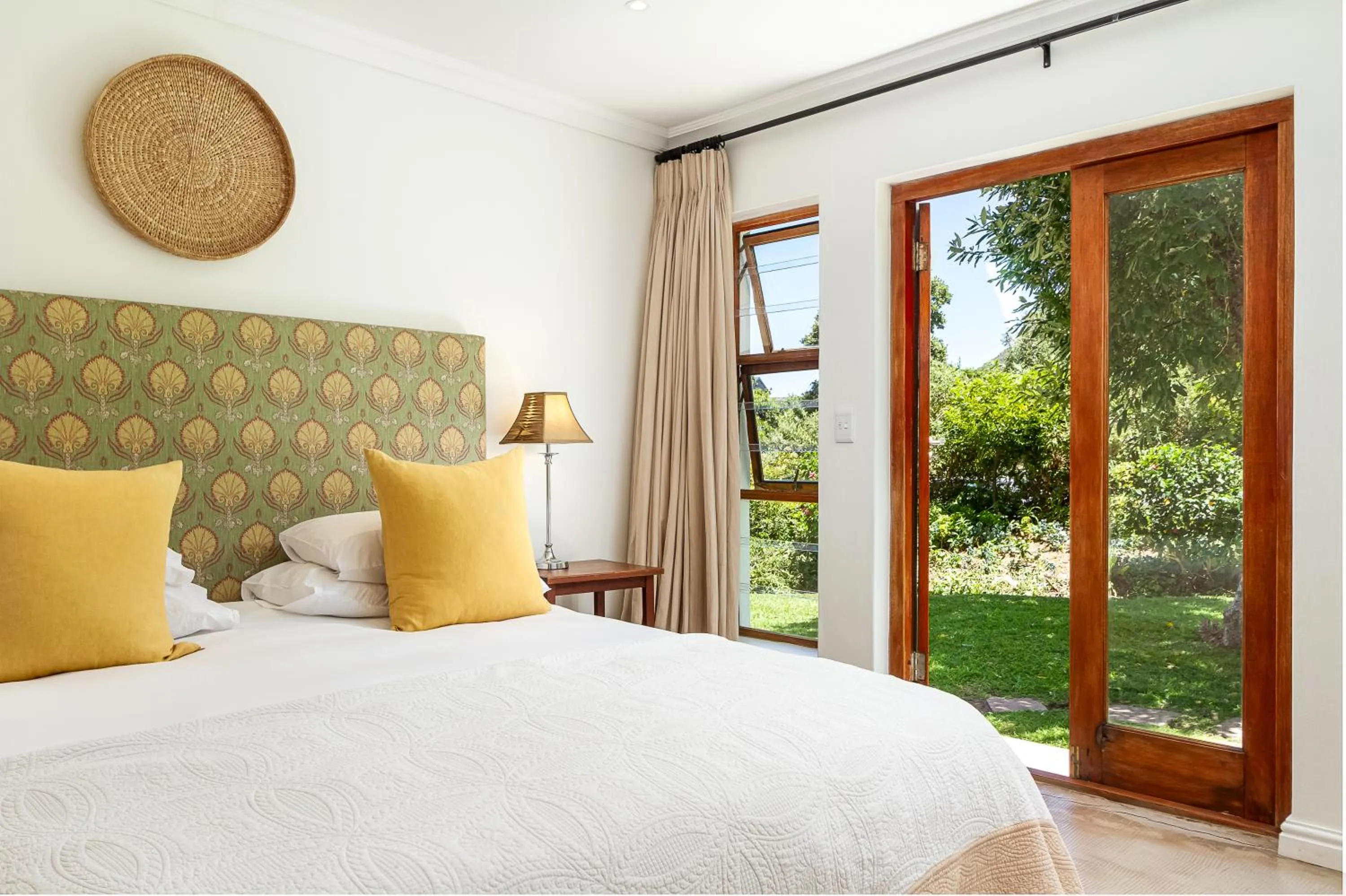 Bed in Noordhoek Village Hotel