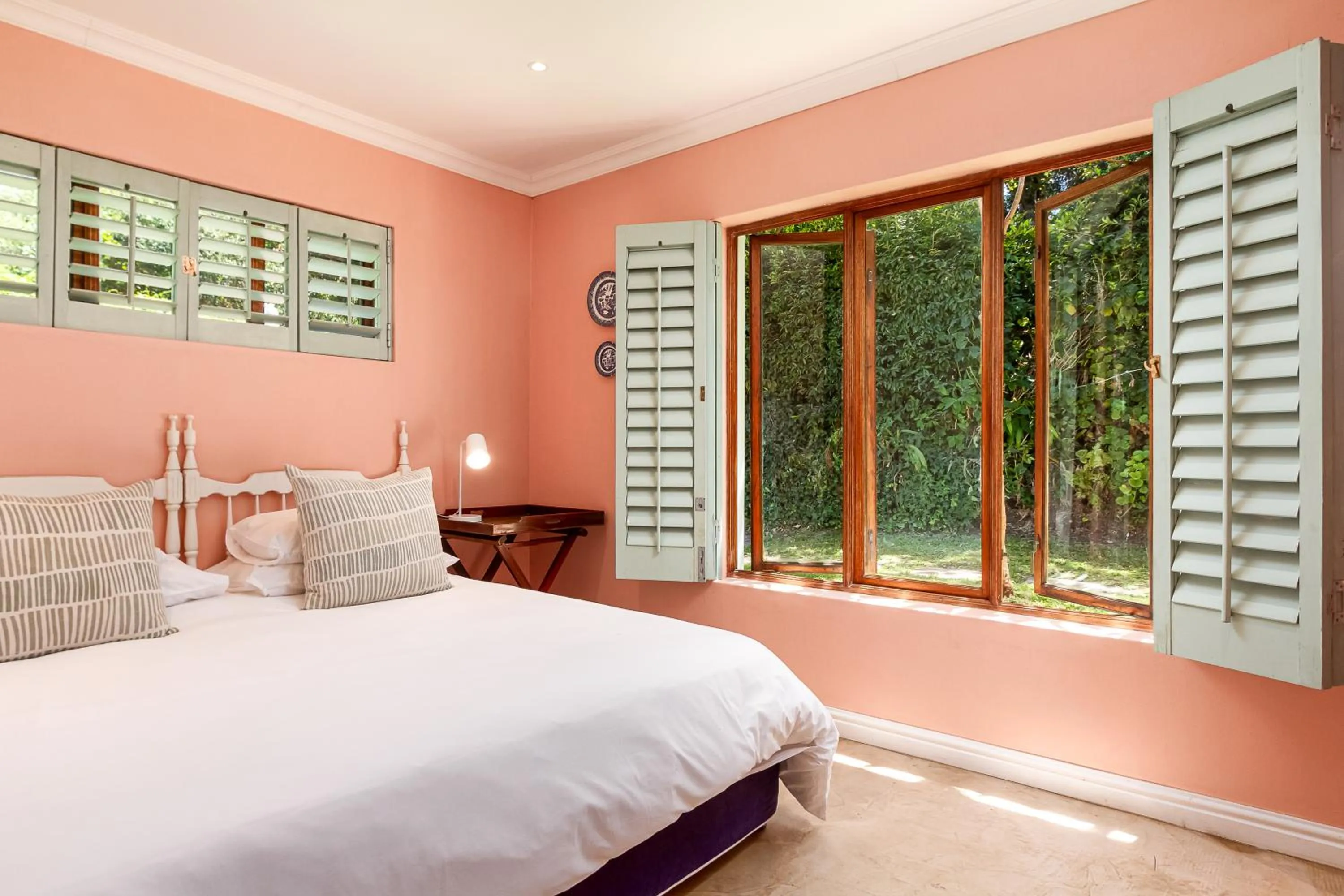 Bed in Noordhoek Village Hotel