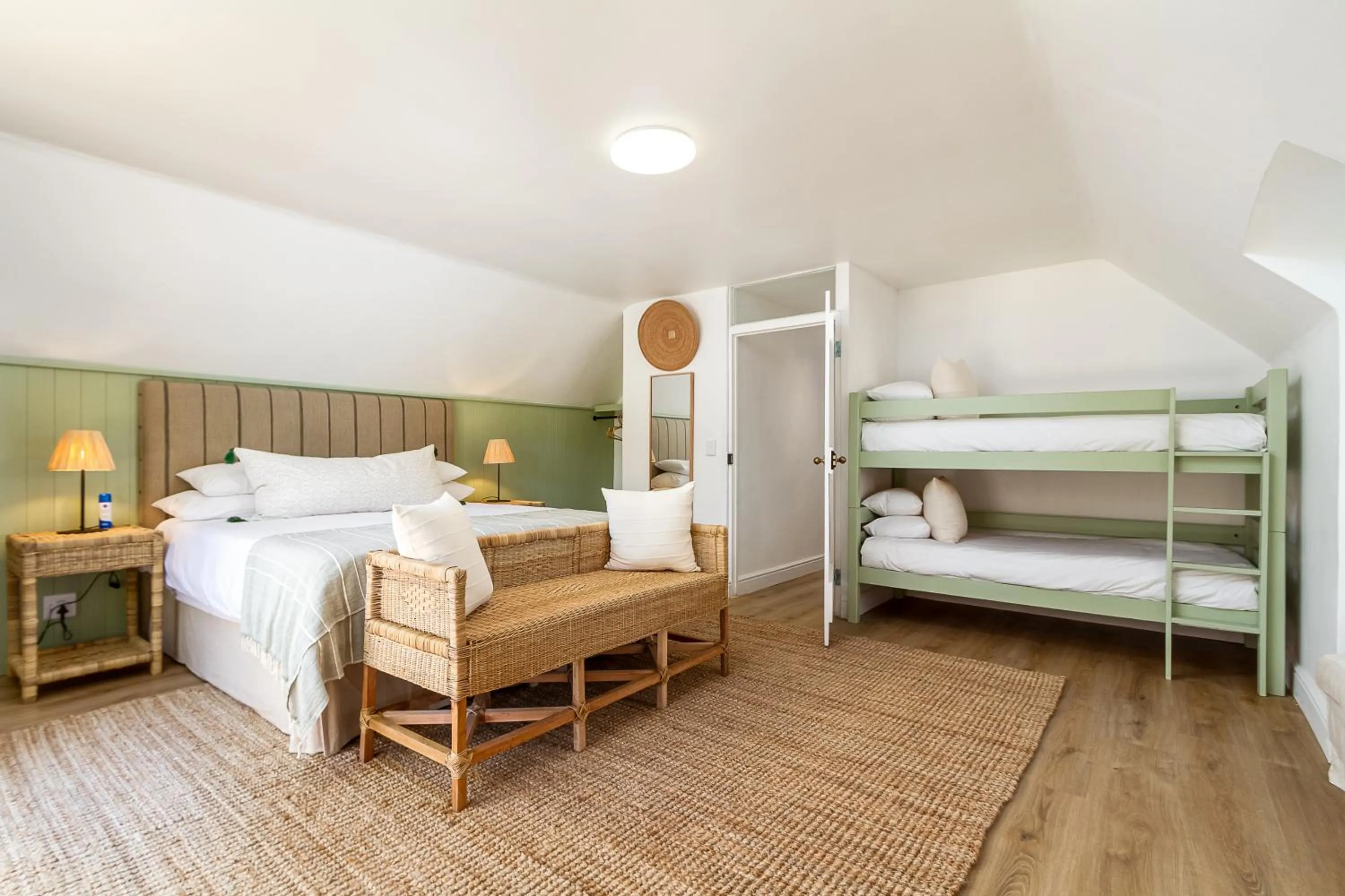 Bedroom, Bed in Noordhoek Village Hotel