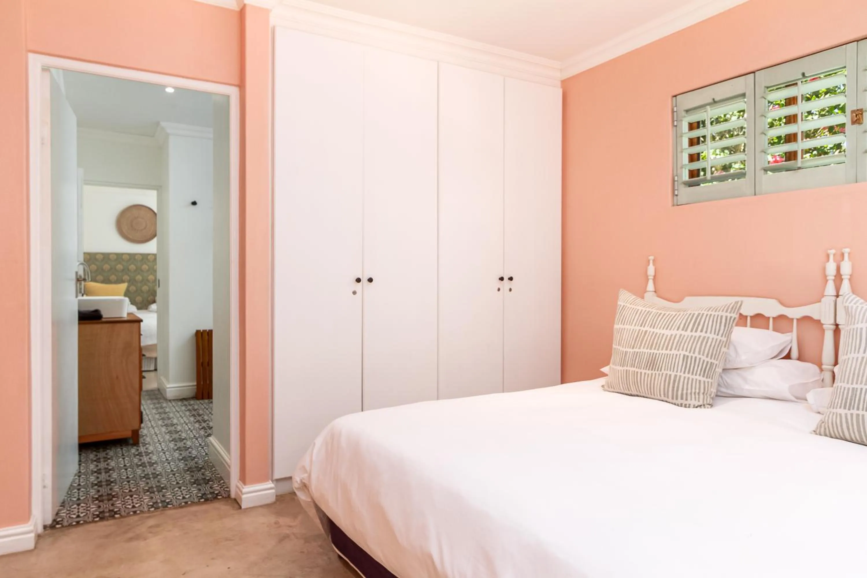 Bed in Noordhoek Village Hotel