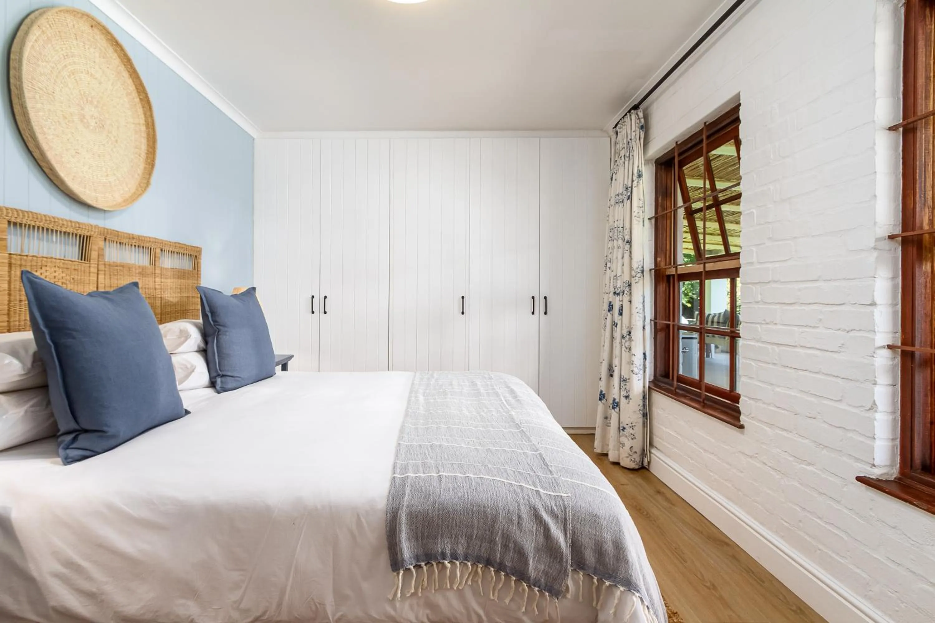 Bedroom, Bed in Noordhoek Village Hotel