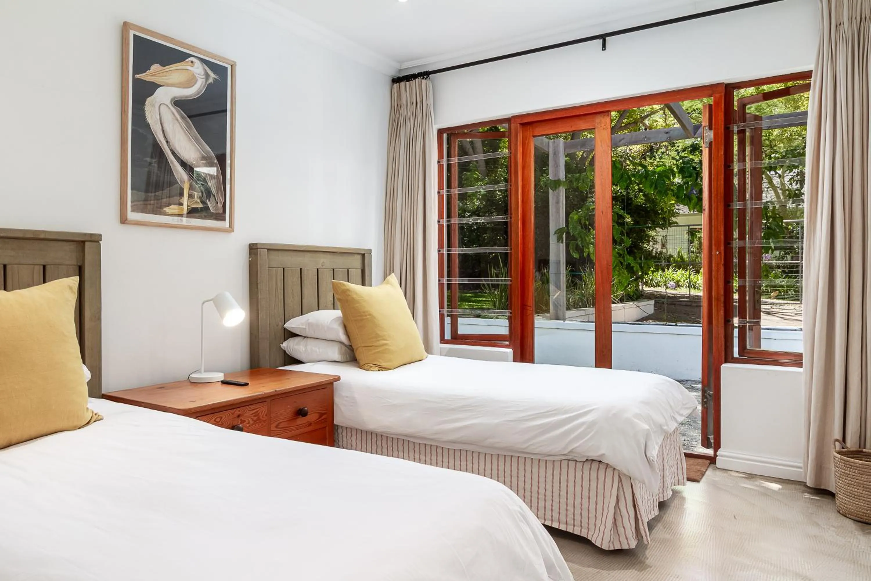 Bed in Noordhoek Village Hotel