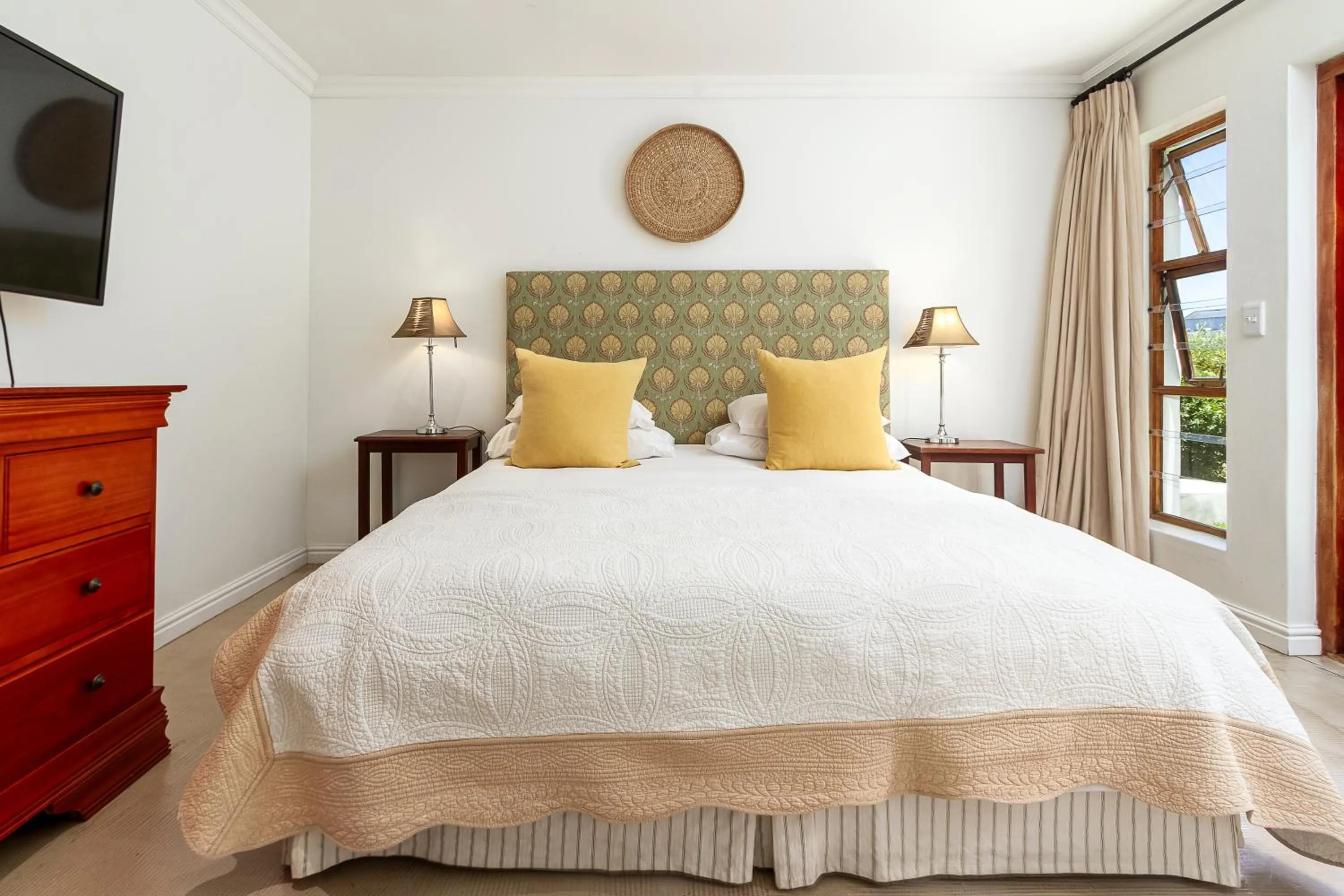 Bed in Noordhoek Village Hotel