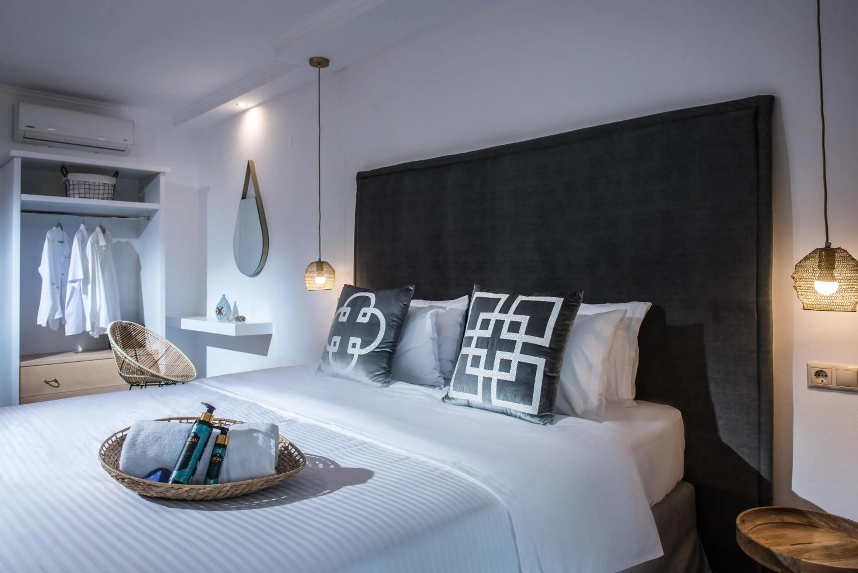 Bedroom, Bed in Sarpidon Apartments