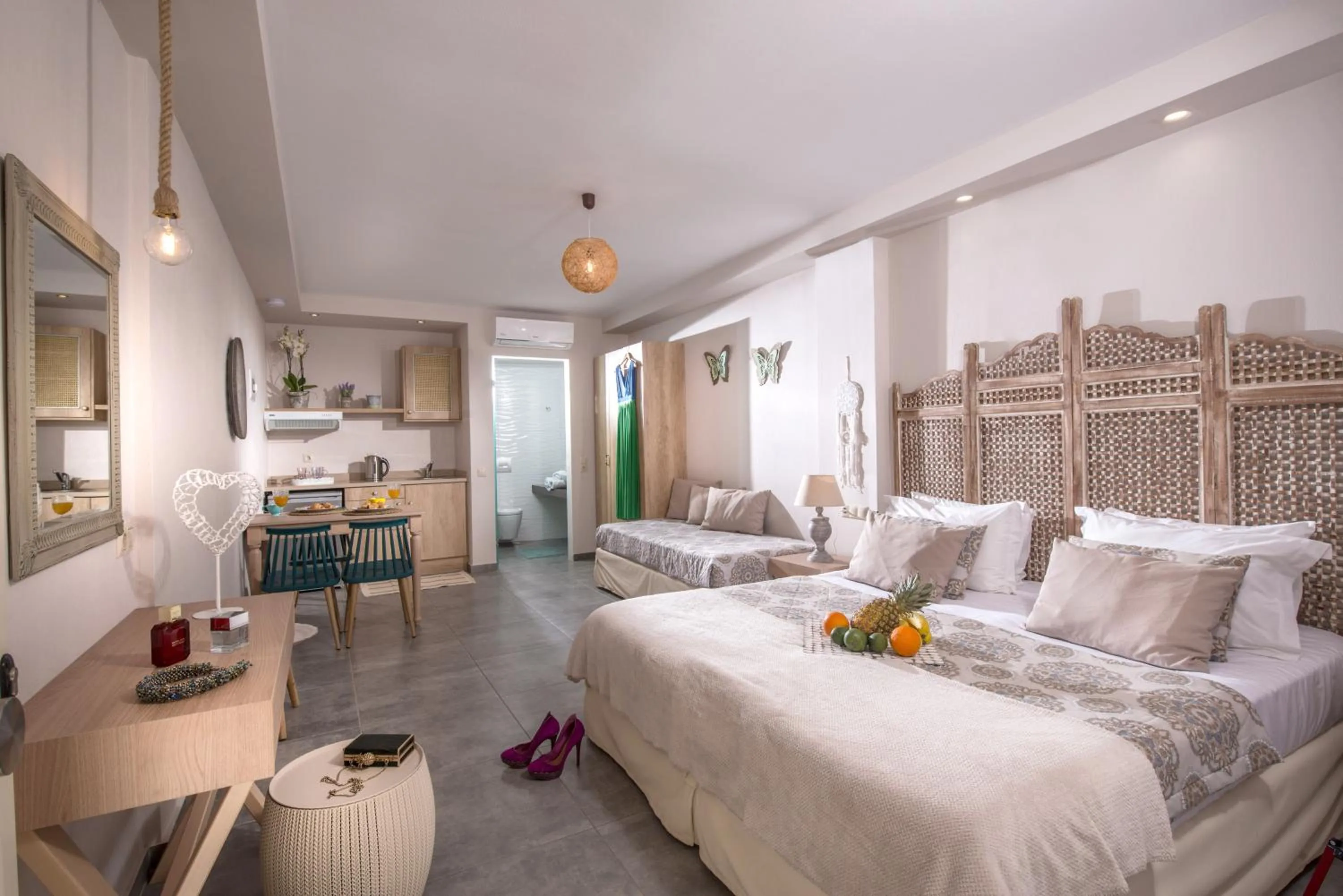 Bedroom, Bed in Sarpidon Apartments