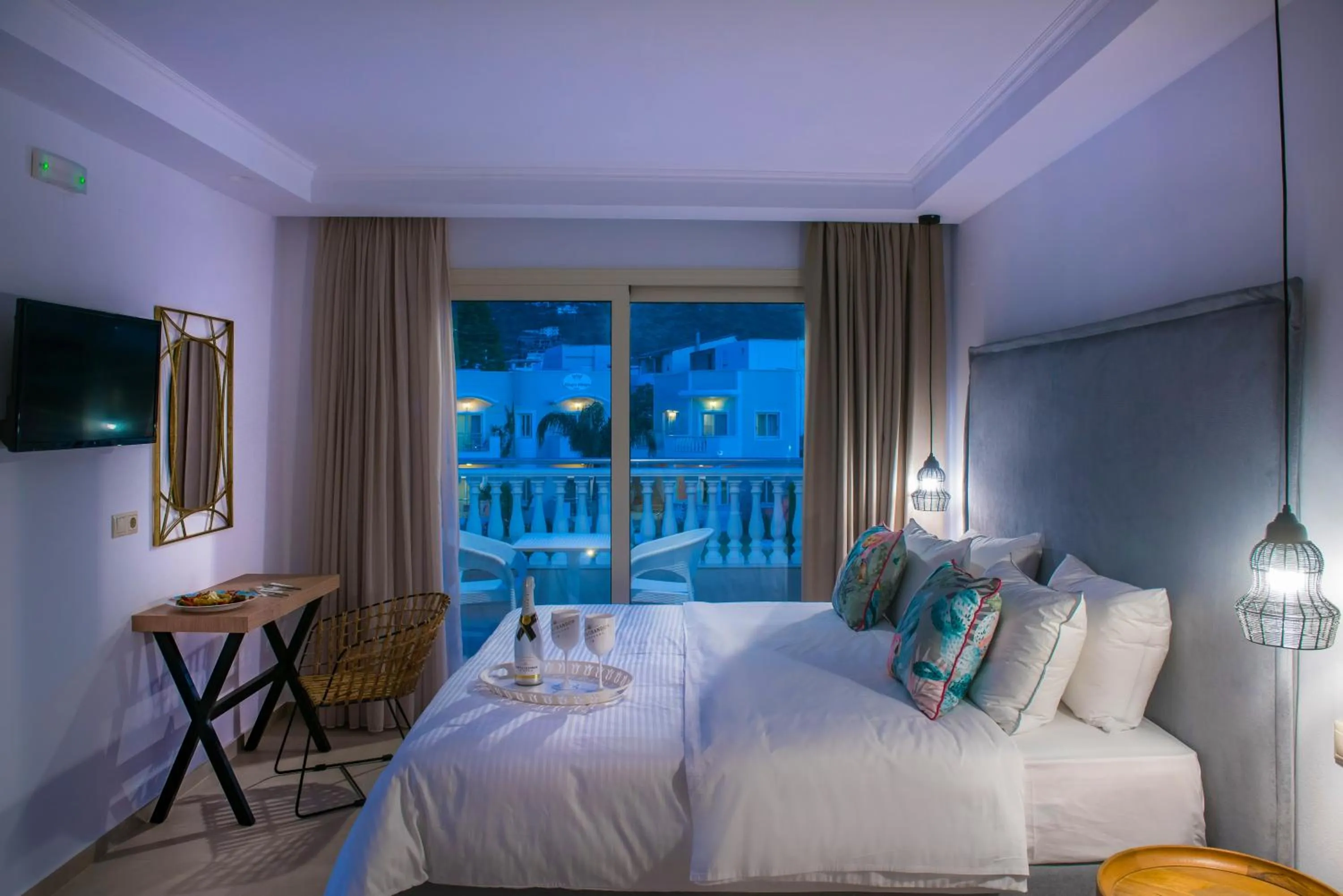 Bedroom, Bed in Sarpidon Apartments