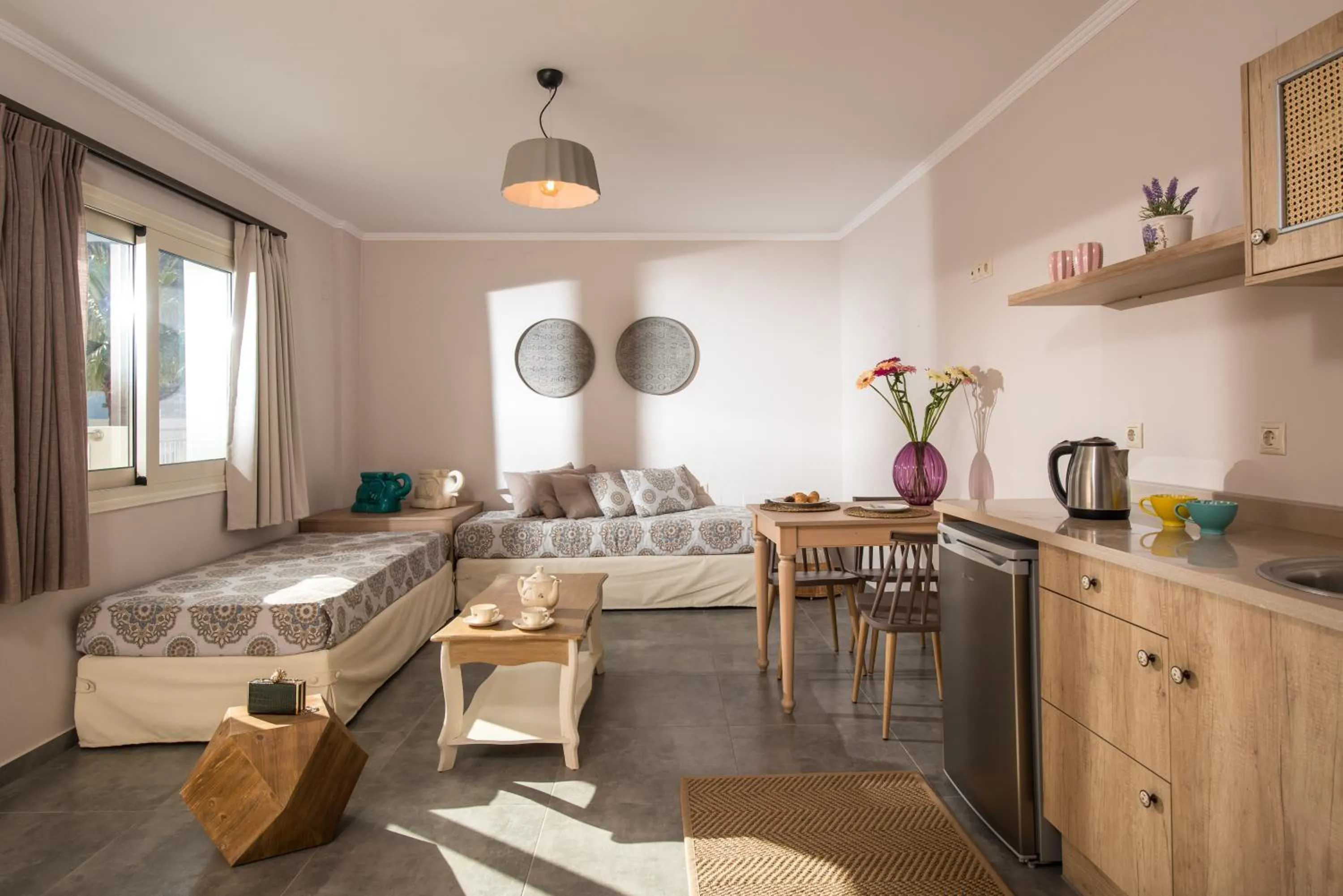 Kitchen or kitchenette in Sarpidon Apartments