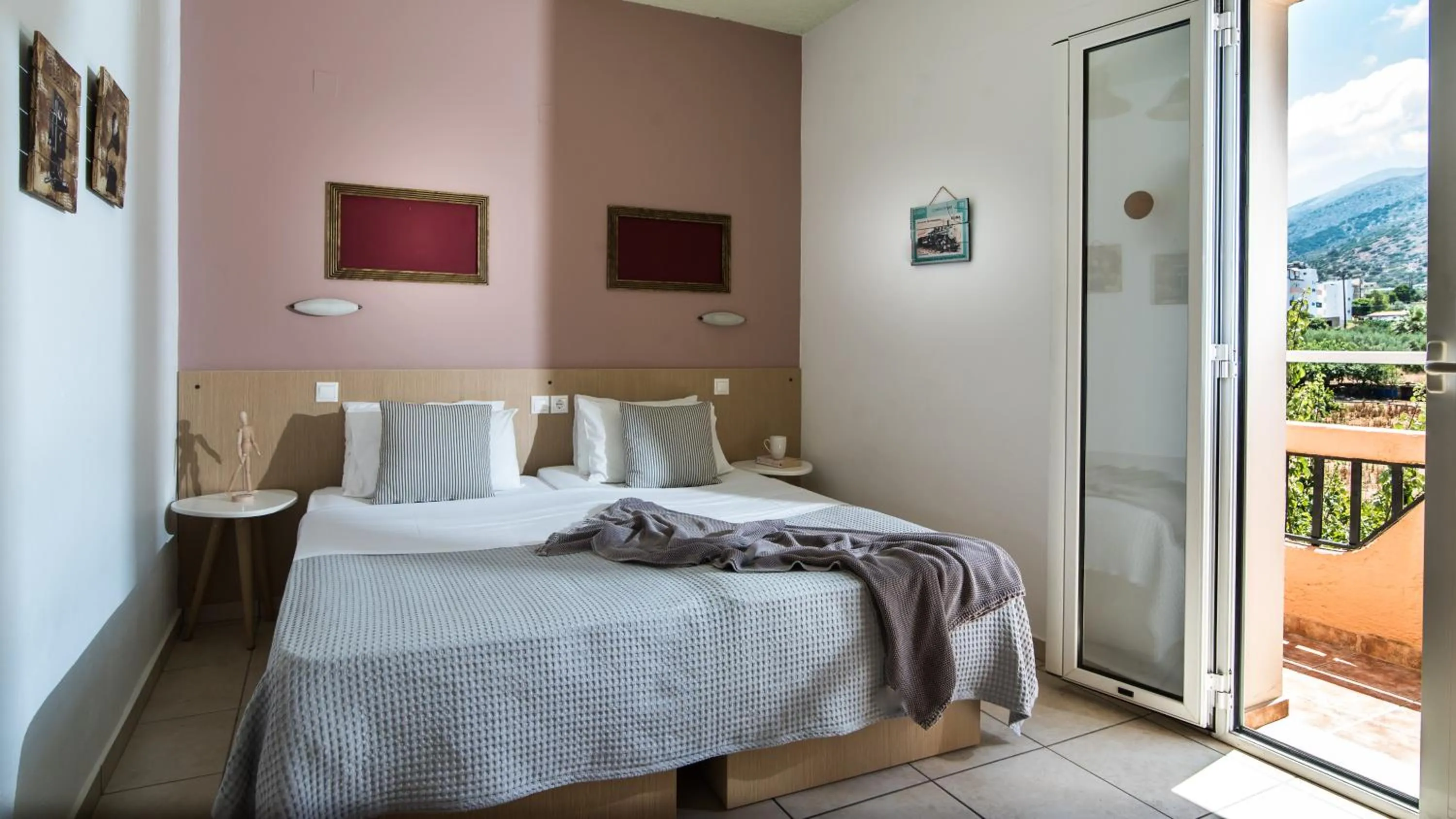 Bedroom, Bed in Sarpidon Apartments