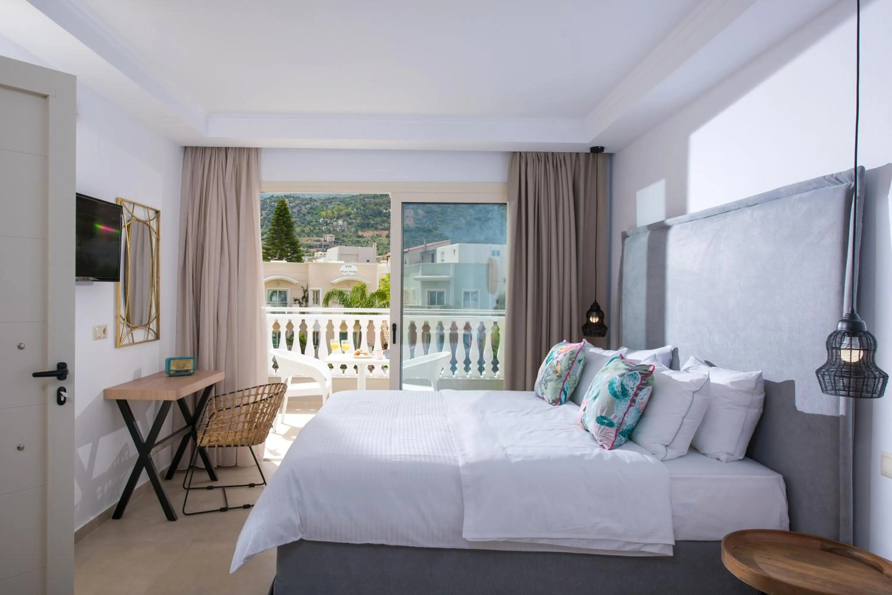 Bedroom, Bed in Sarpidon Apartments