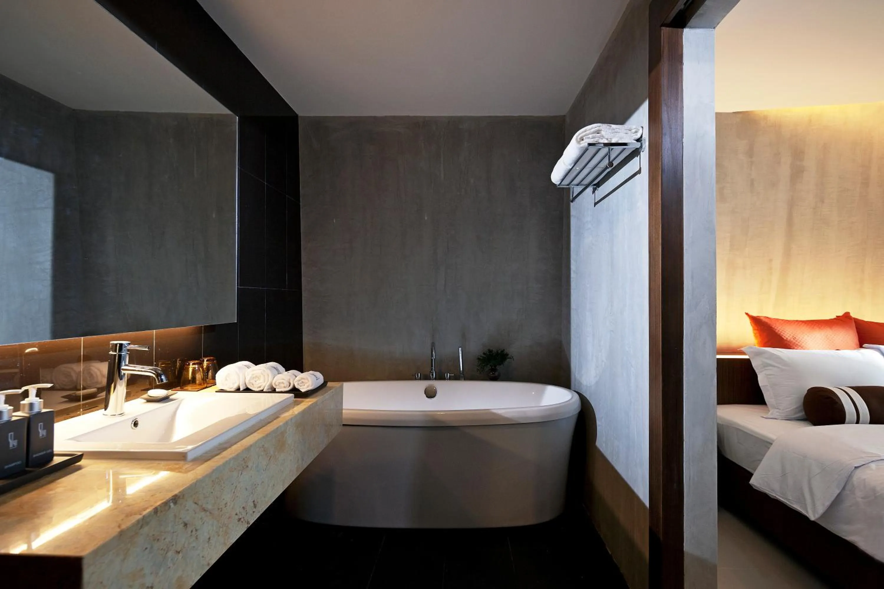 Bathroom, Bed in Nine Forty One Hotel