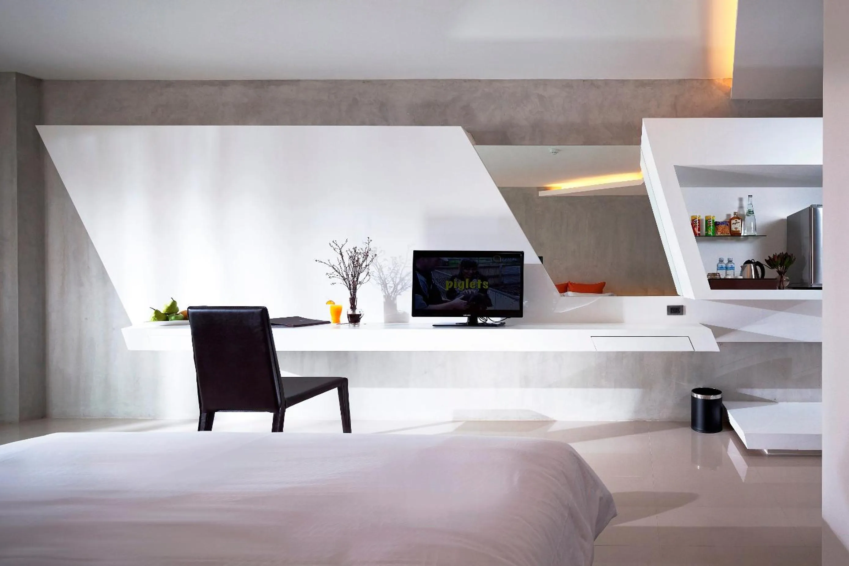 Communal lounge/ TV room, Bed in Nine Forty One Hotel