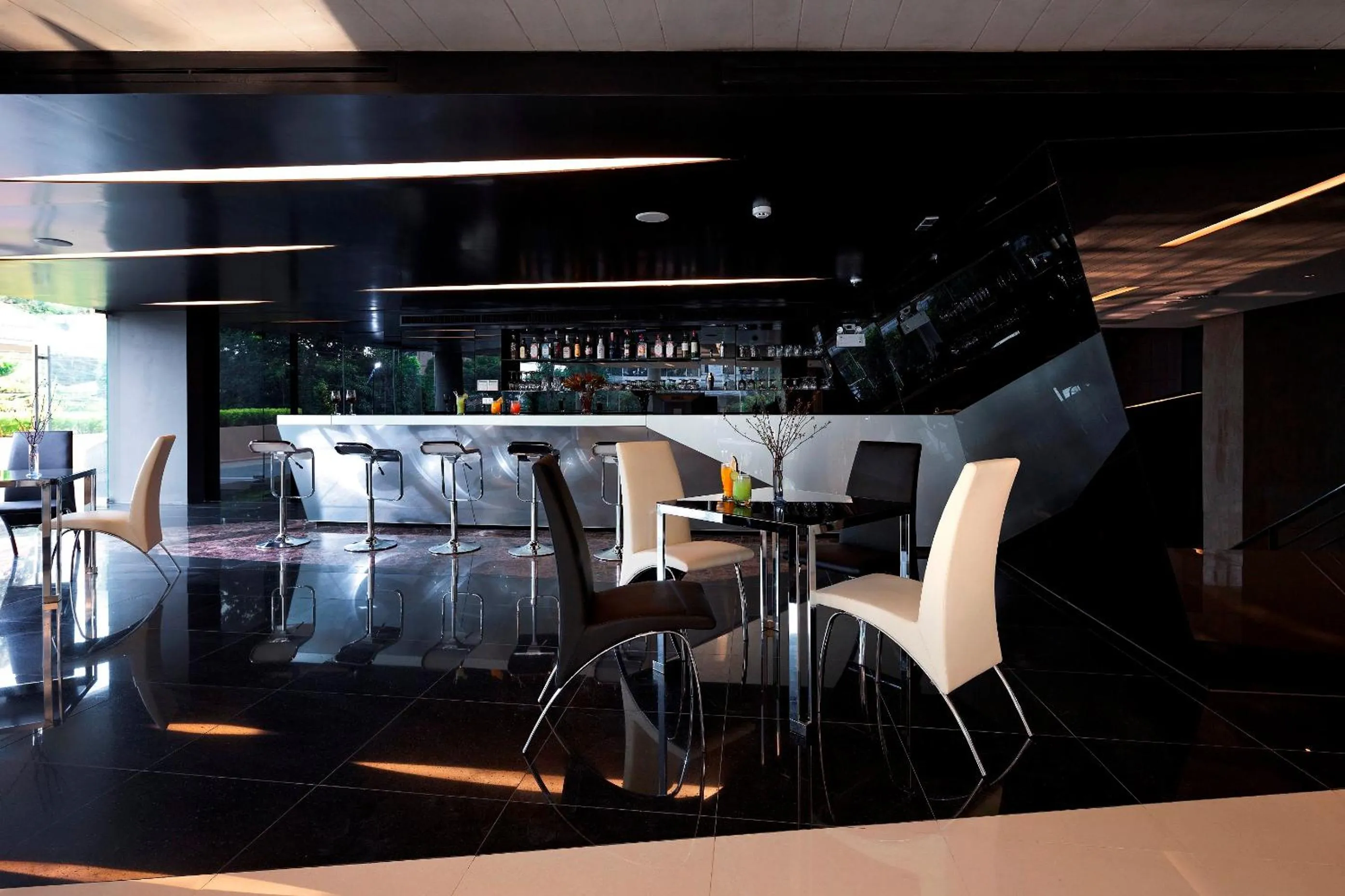 Restaurant/places to eat in Nine Forty One Hotel