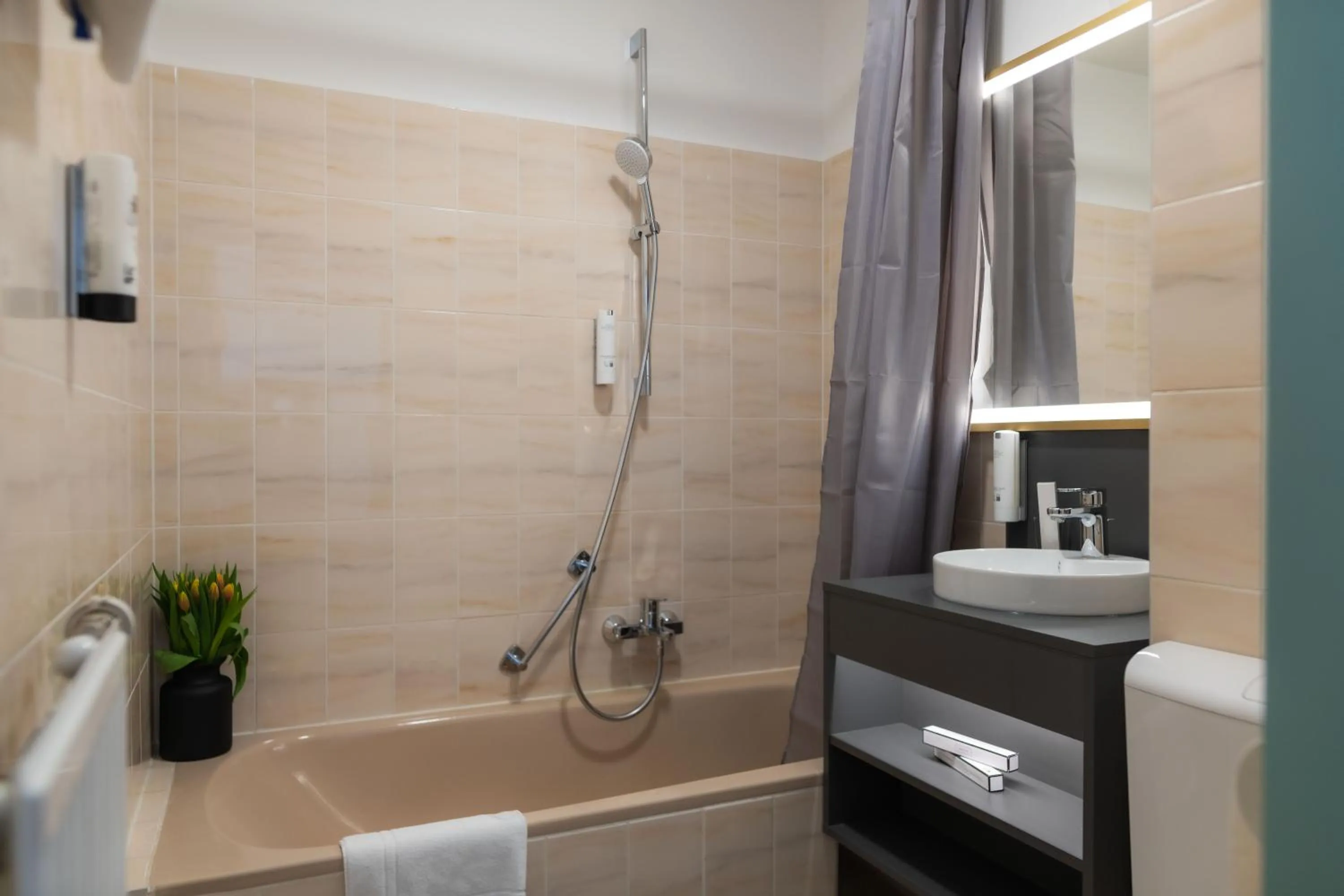 Bathroom in Florum Hotel