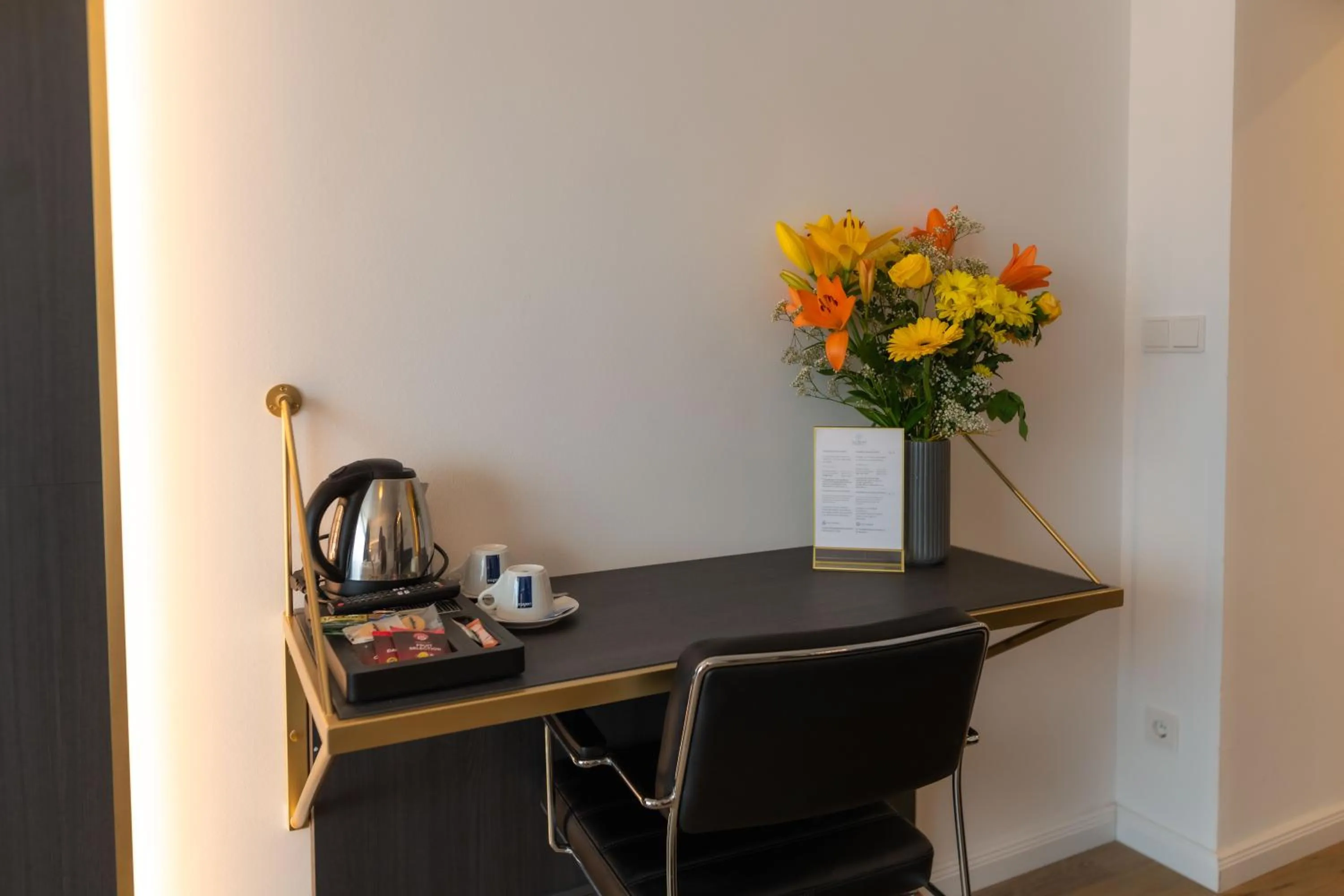 Coffee/tea facilities in Florum Hotel