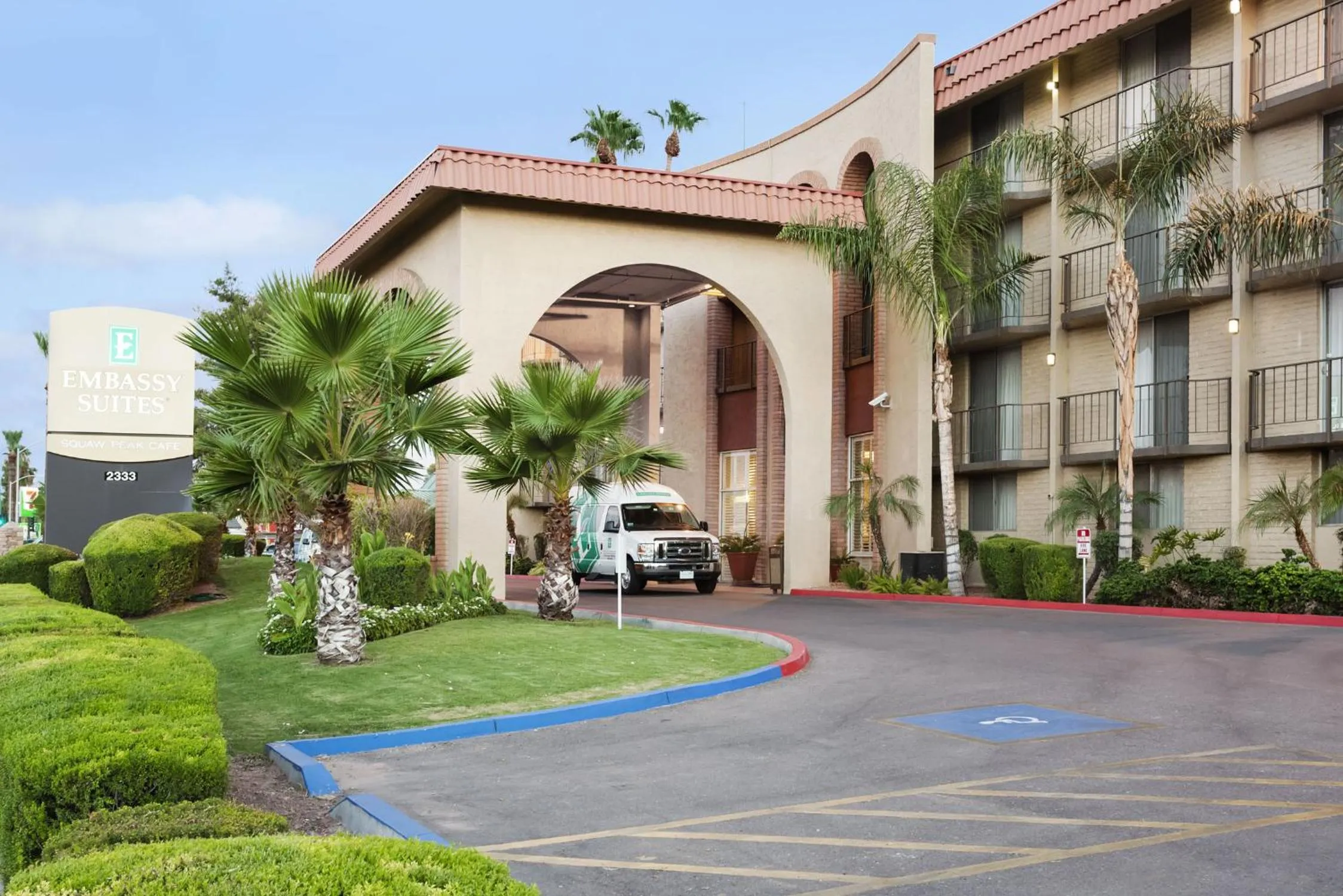Facade/entrance, Garden in Embassy Suites Phoenix Airport at 24th Street