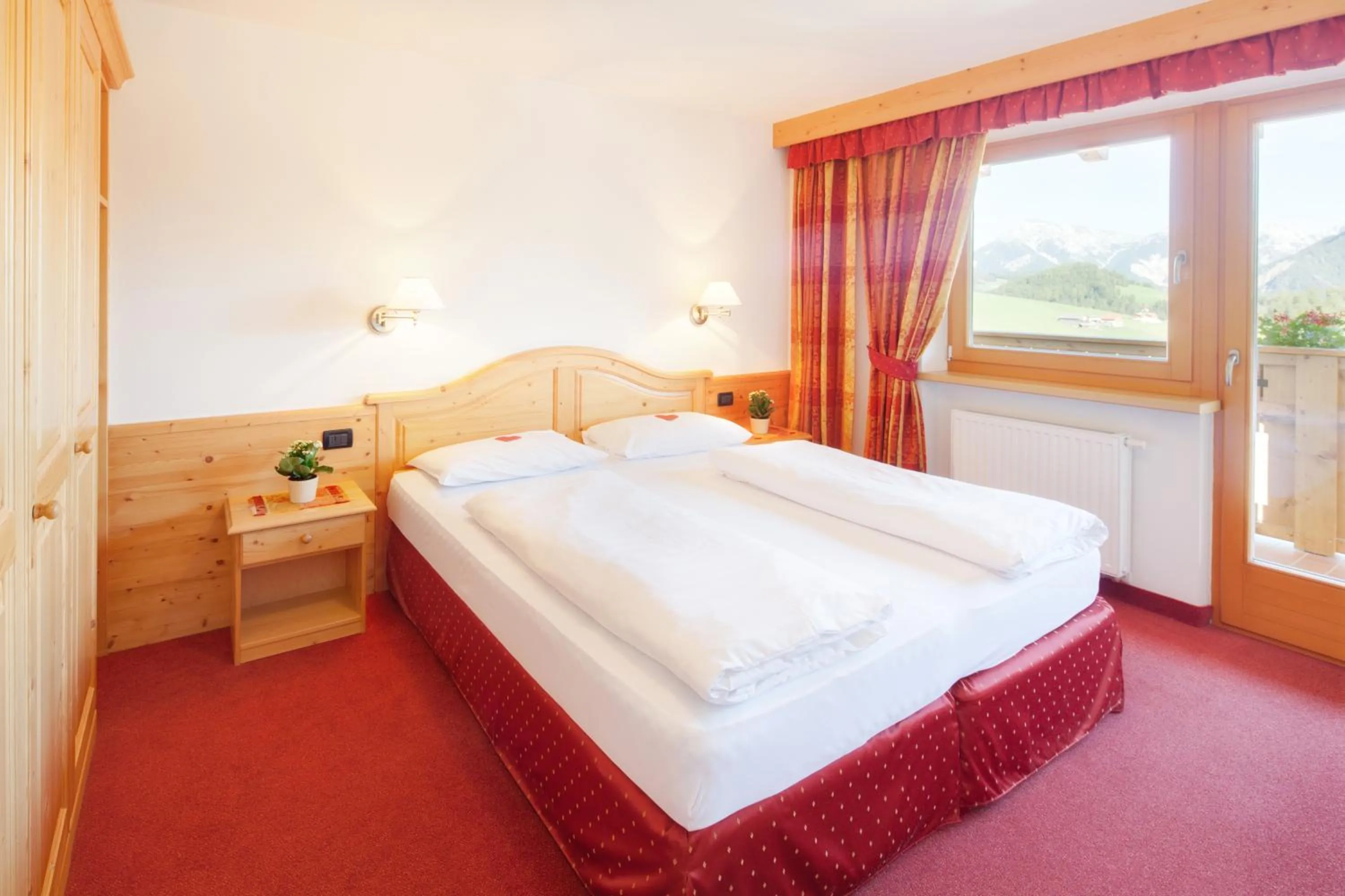 Mountain view, Bed in Hotel Antermoia