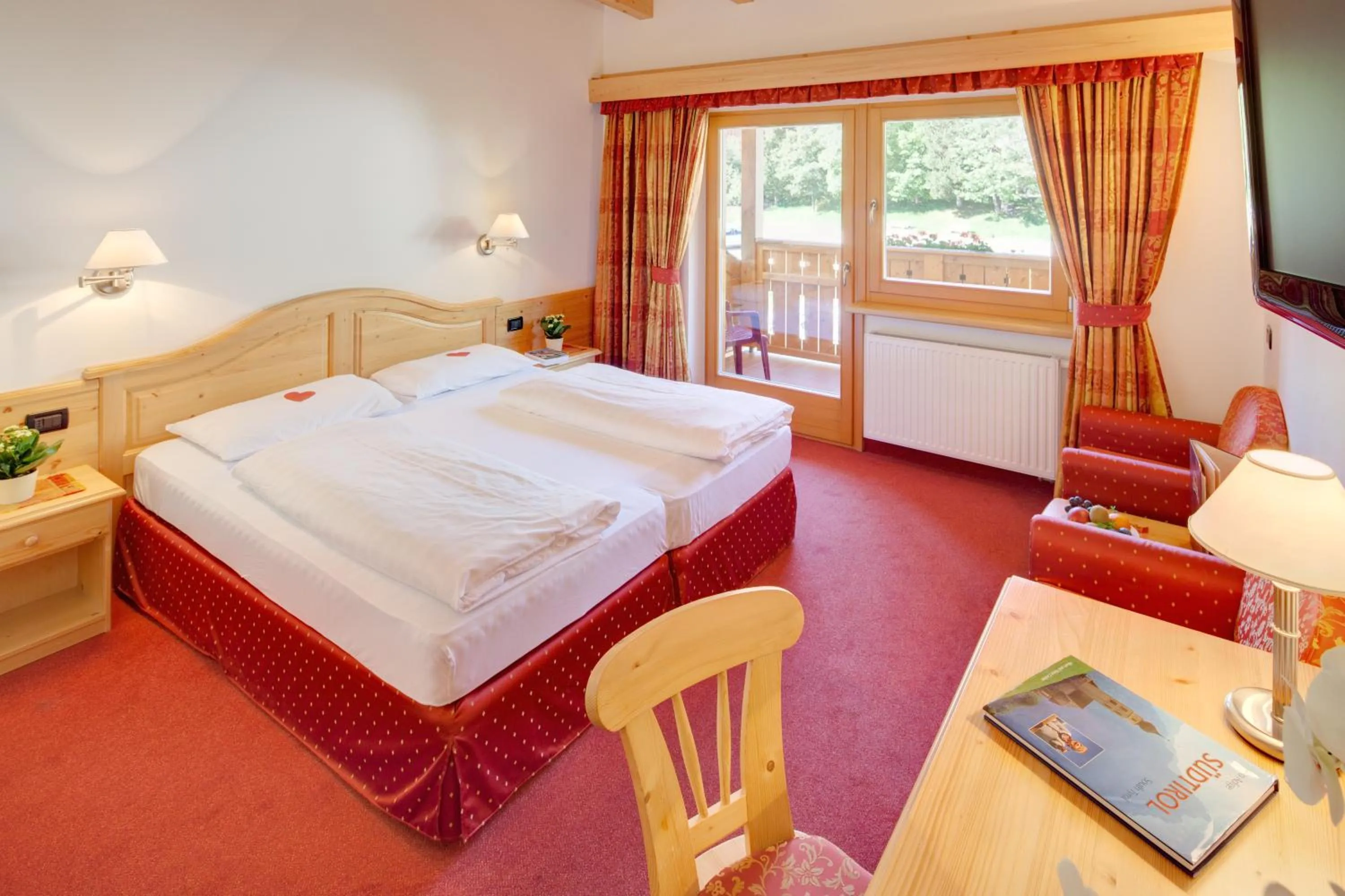 Photo of the whole room, Bed in Hotel Antermoia