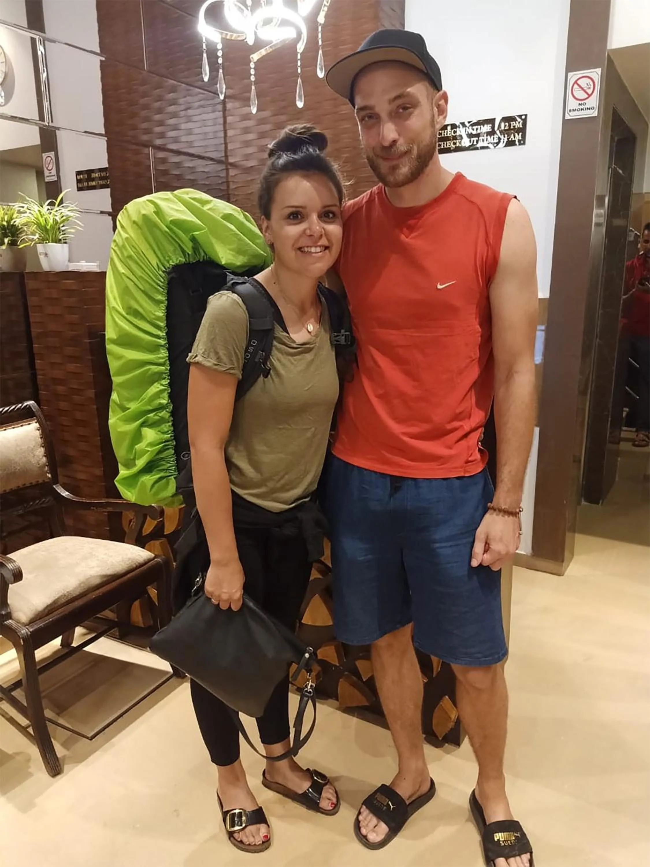 People in The Fountain Inn - Fort