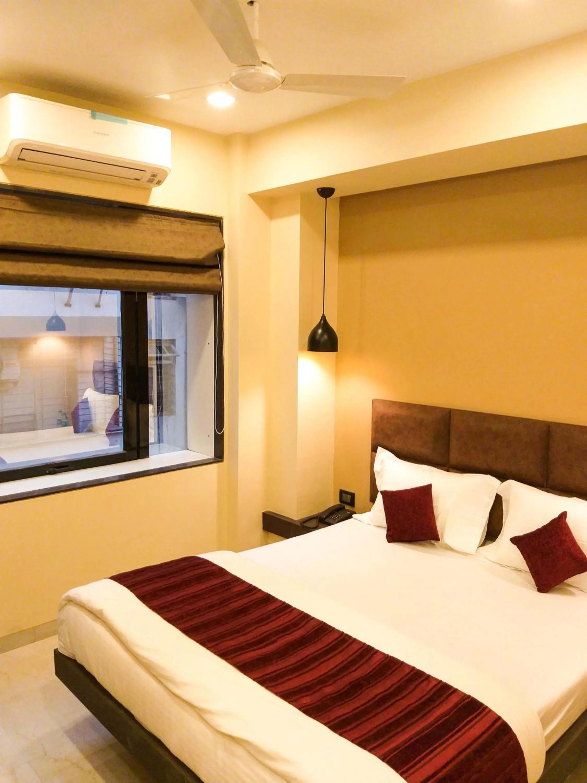 Photo of the whole room, Bed in The Fountain Inn - Fort