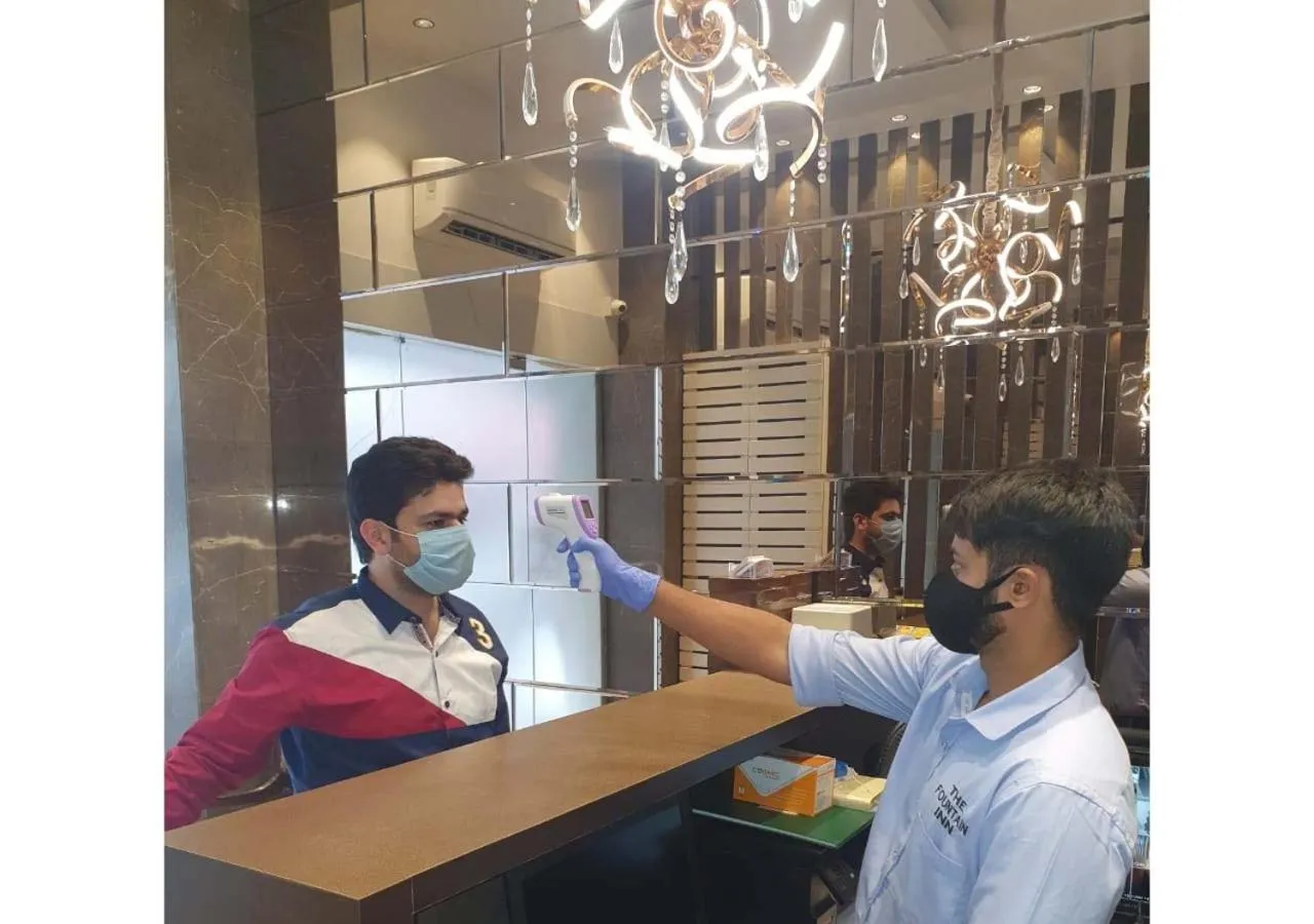 Guests in The Fountain Inn - Fort