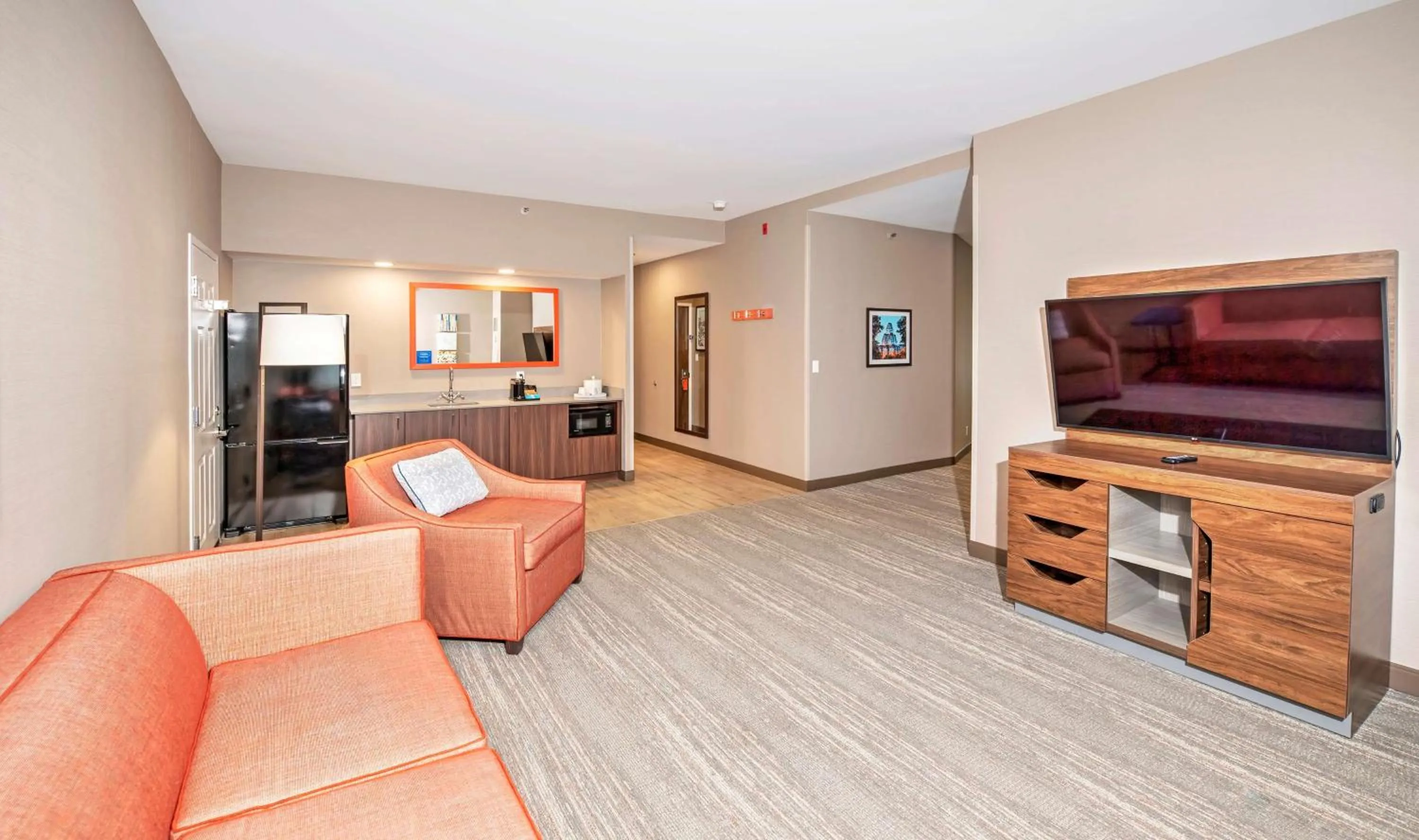 Living room, Bed in Hampton by Hilton Ottawa