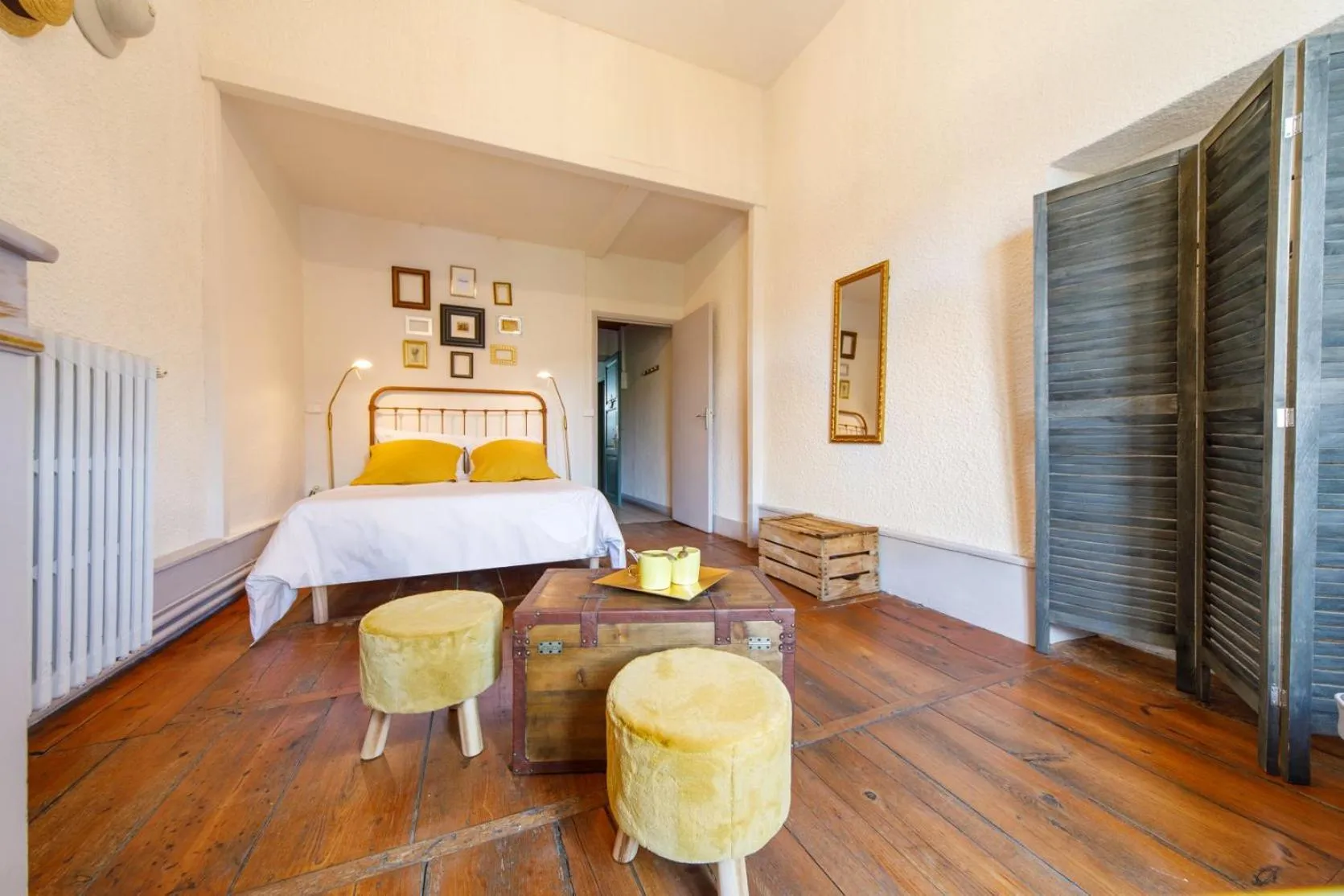 Living room, Bed in Ermitage Saint Vincent B&B