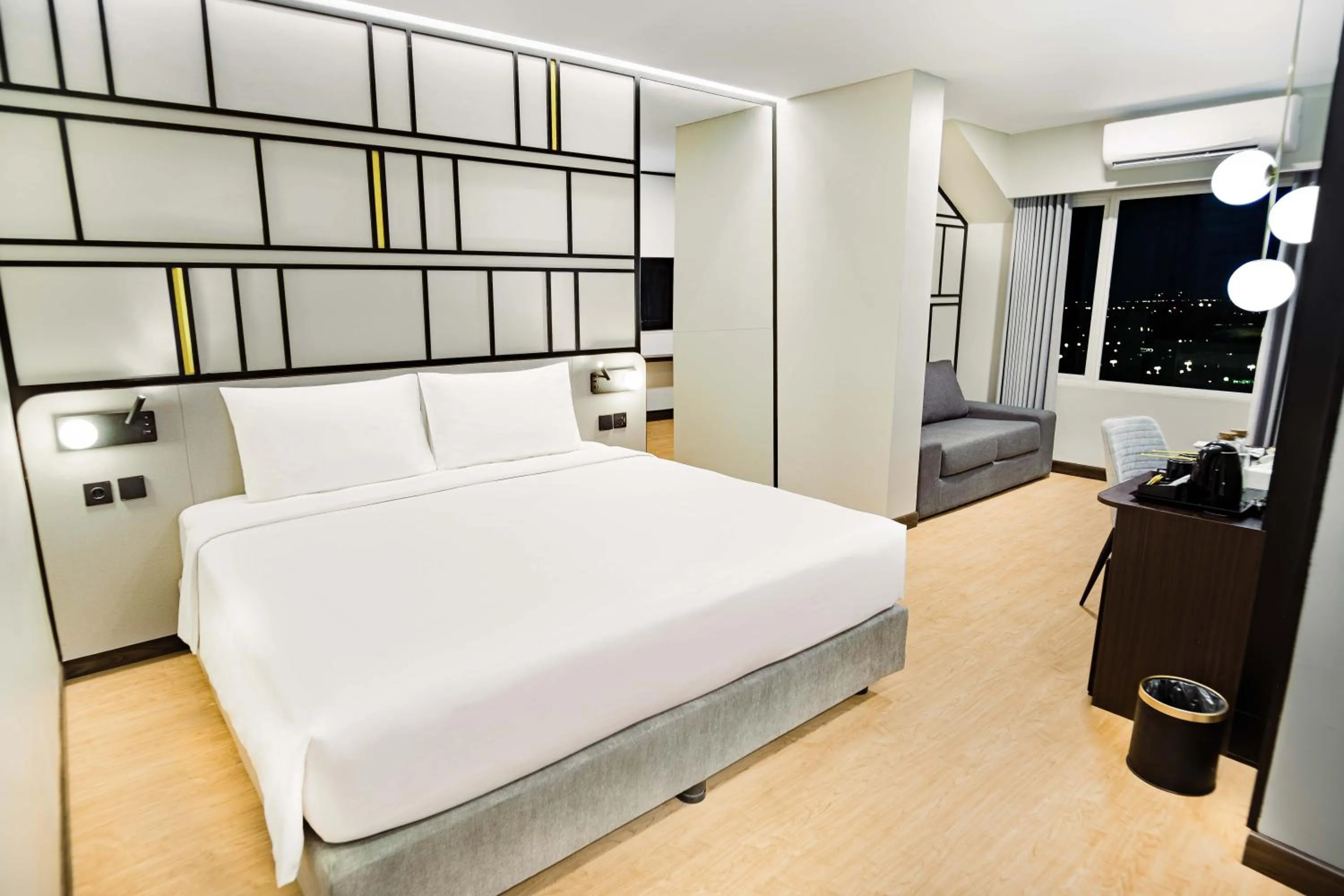 Bedroom, Bed in Yello Hotel Samarinda