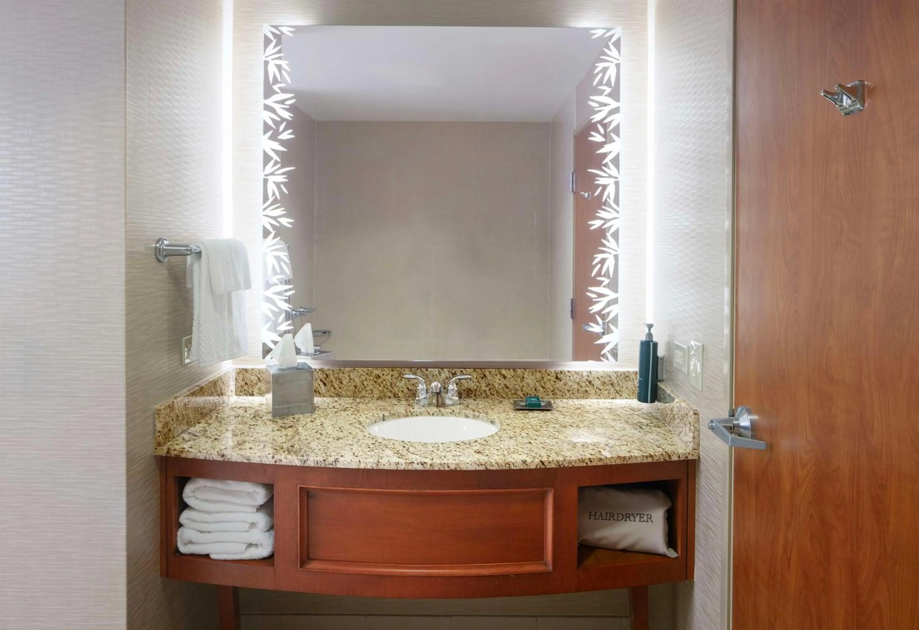 Photo of the whole room in Hilton St. Petersburg Carillon Park