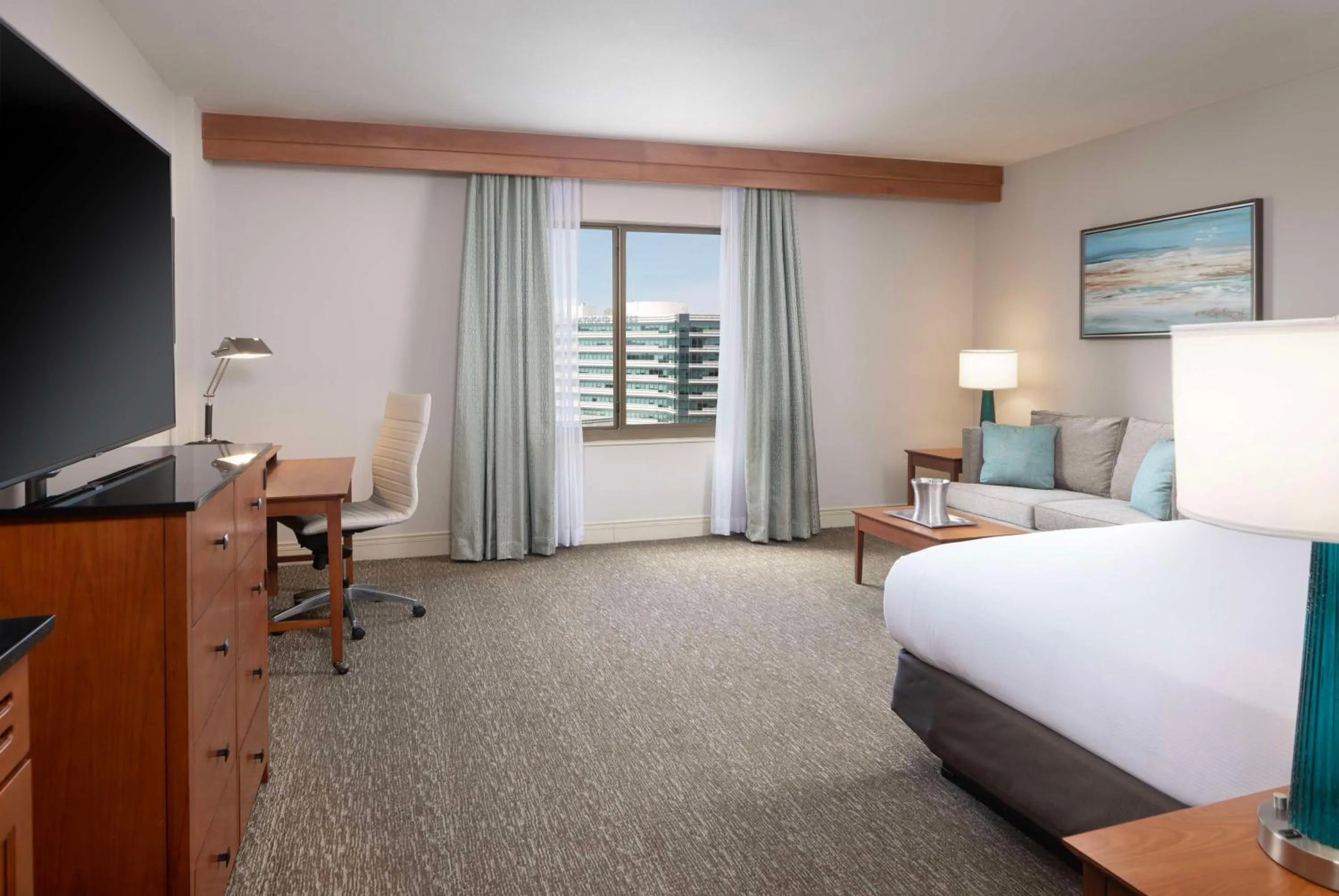 Bed in Hilton St. Petersburg Carillon Park