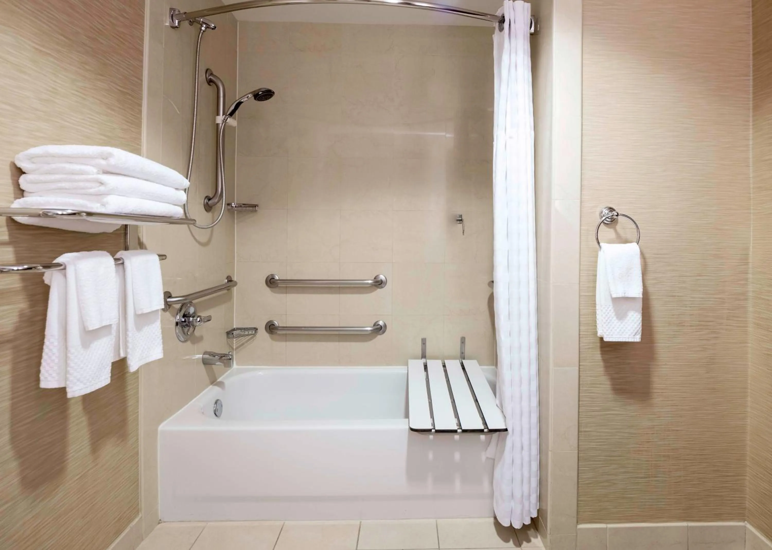 Bathroom in Hilton St. Petersburg Carillon Park